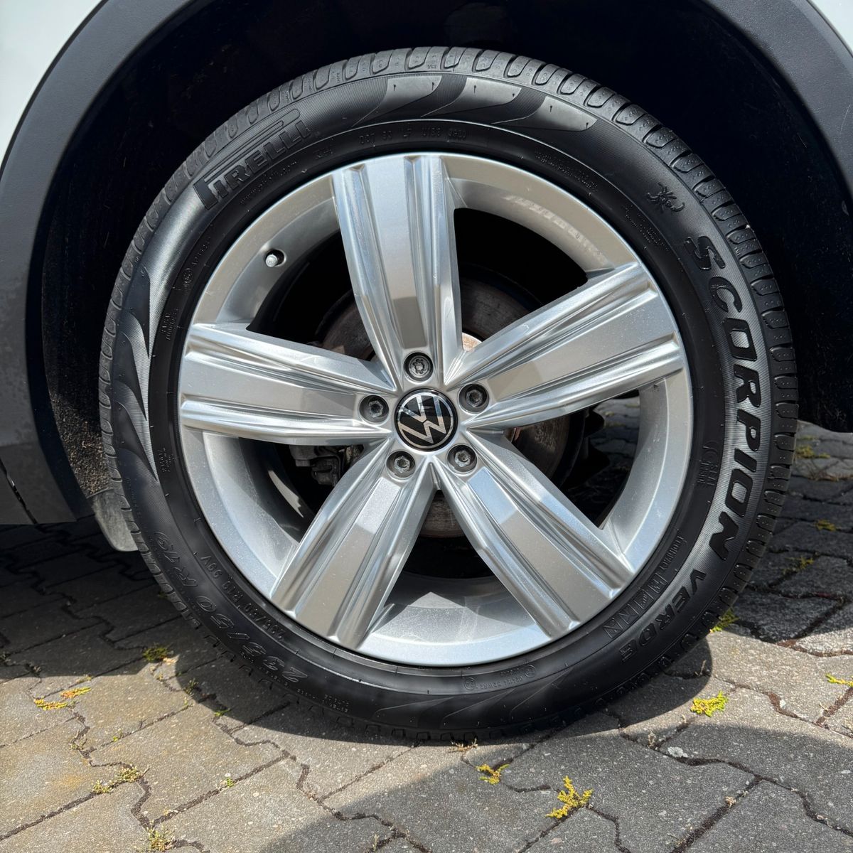 Volkswagen Tiguan Elegance 2.0 TDI - Samsaru's Car Outlet