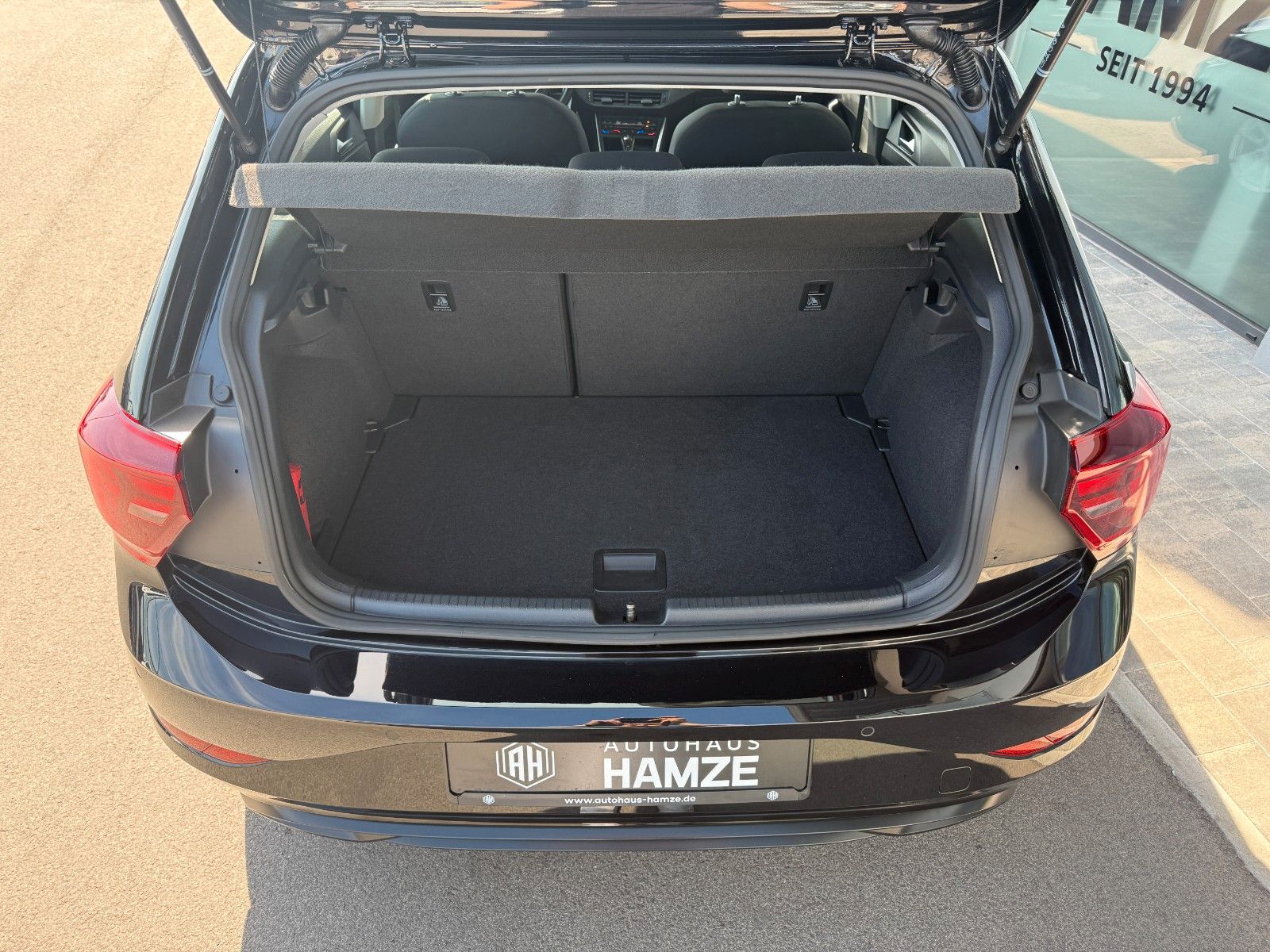 Volkswagen Polo VI Life 70KW DSG - Samsaru's Car Outlet