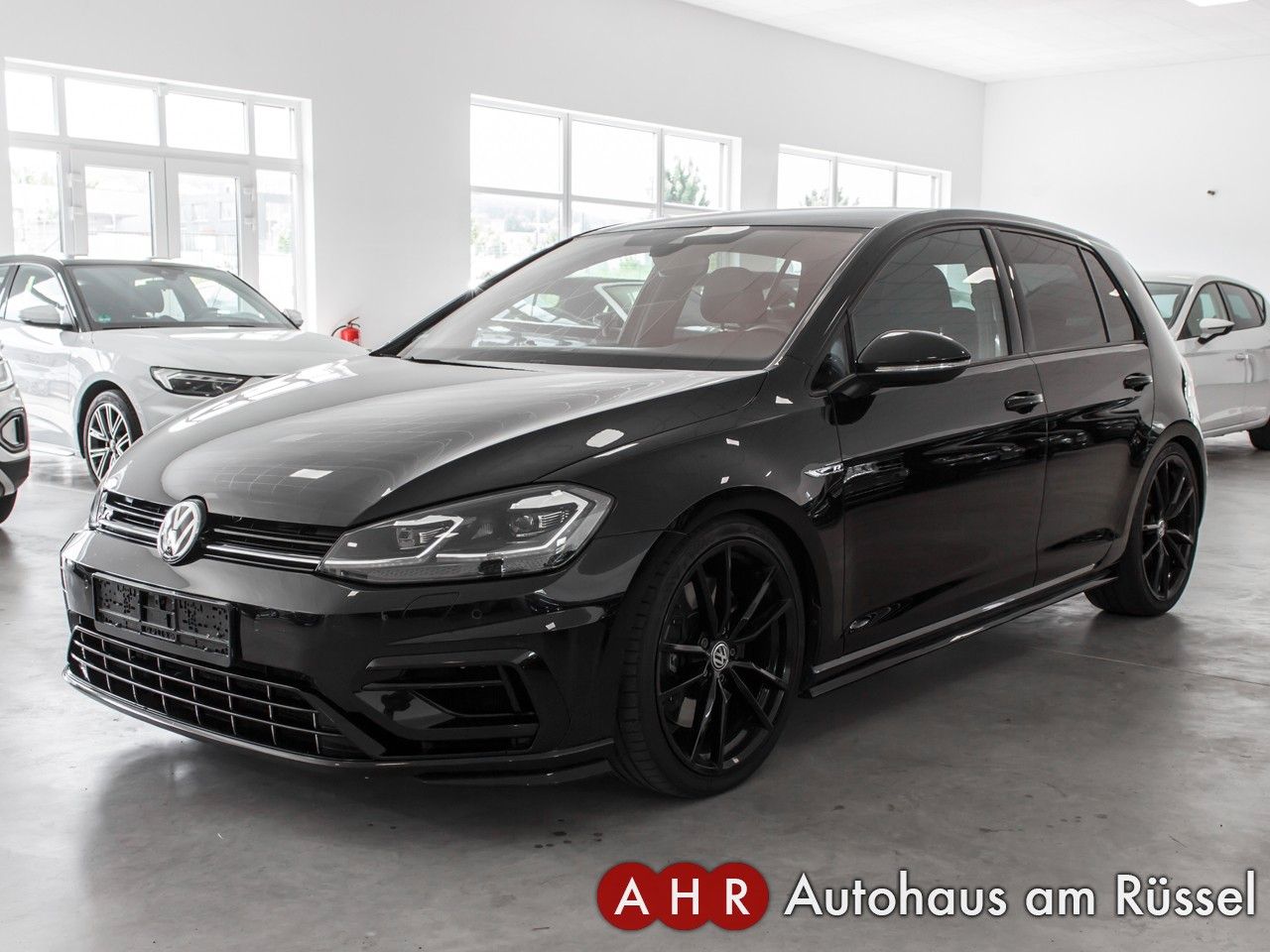 Volkswagen Golf VII Lim. R 4Motion - Samsaru's Car Outlet