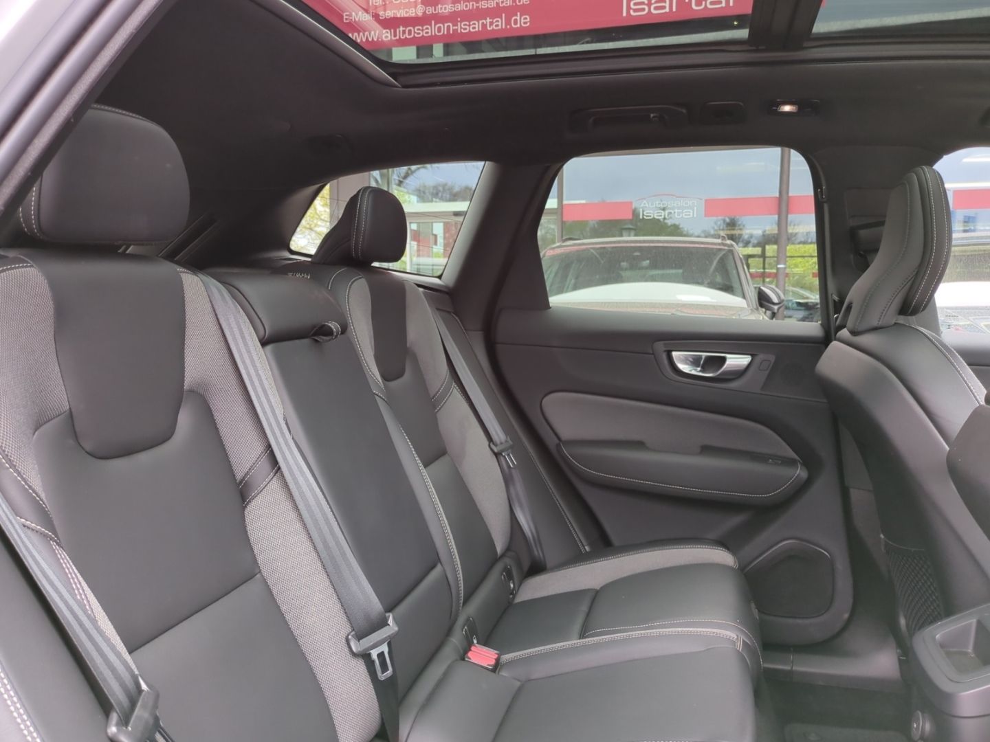 Volvo XC60 R Design Recharge T6 AWD Leder Panodach Nav