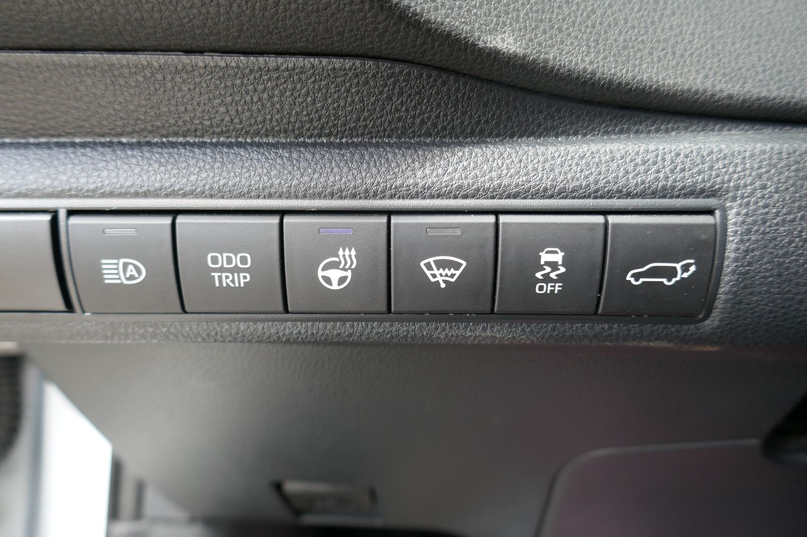 Toyota Corolla 2.0 Hybrid Lounge - Samsaru's Car Outlet
