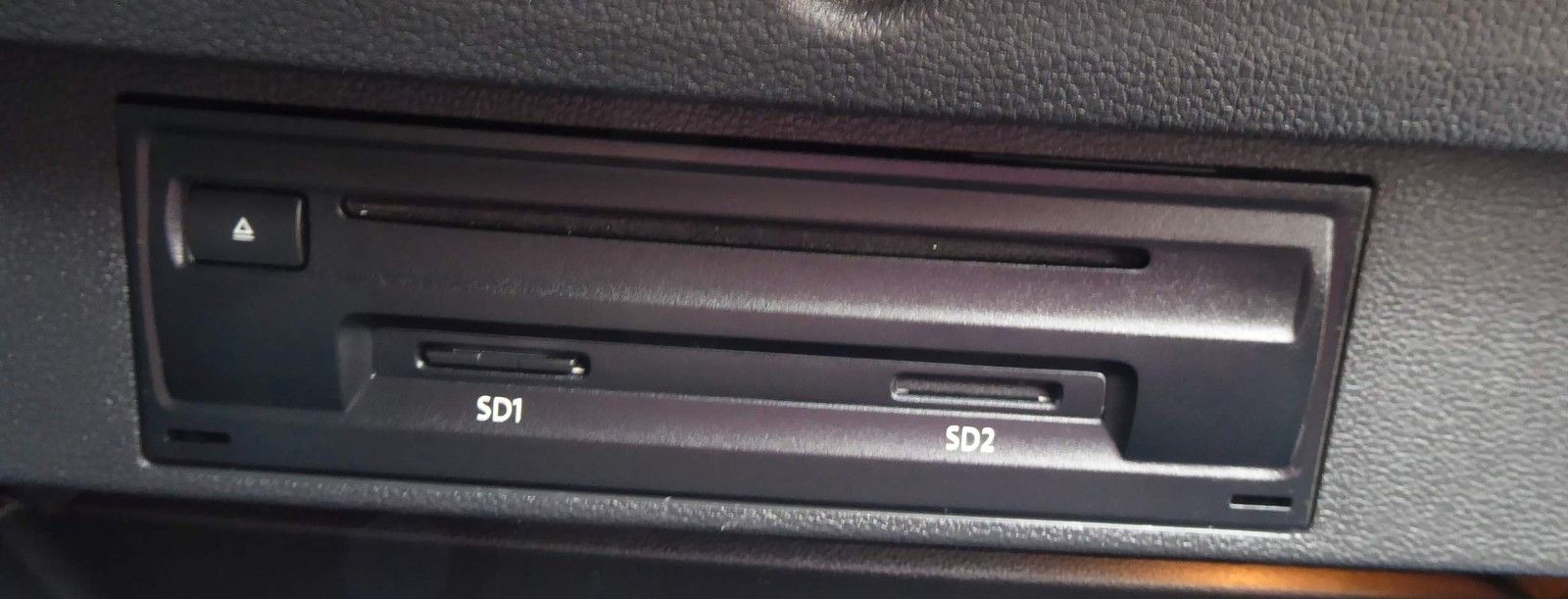 Volkswagen T-Roc Sport R-LINE - Samsaru's Car Outlet