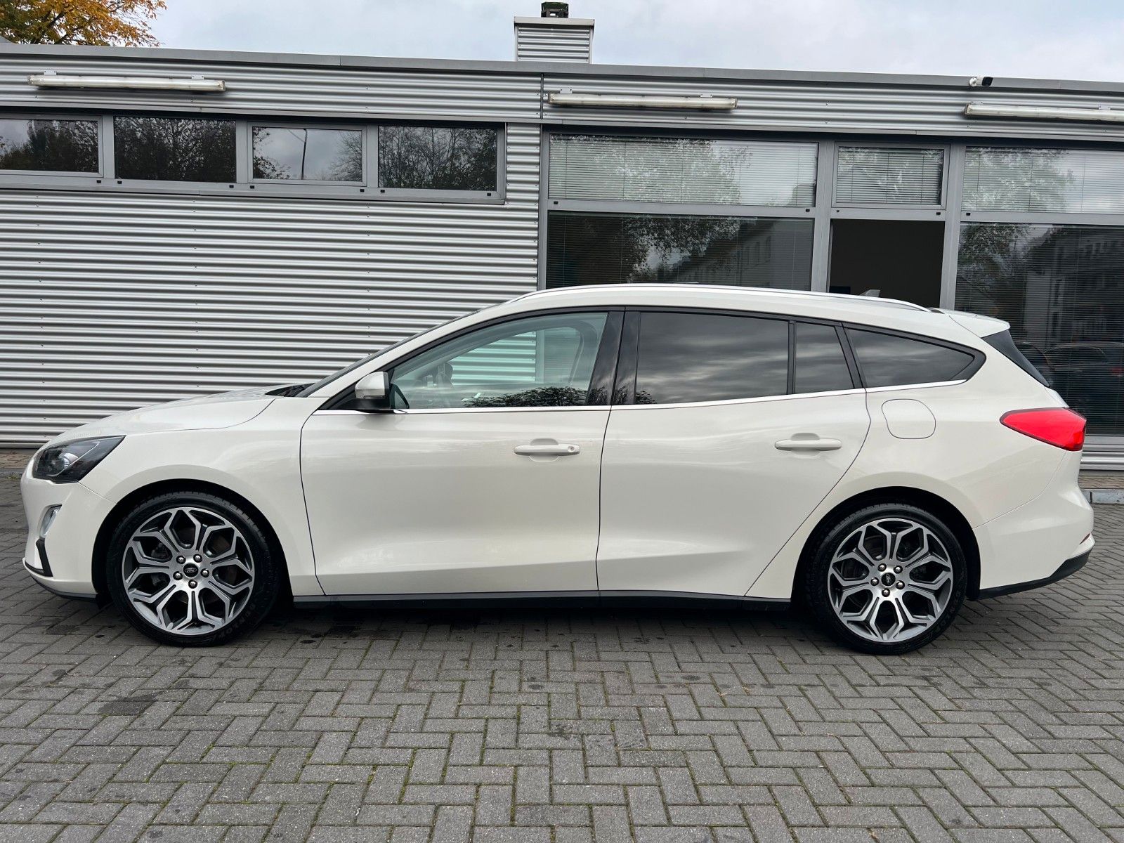 Ford Focus Turnier Titanium - Samsaru's Car Outlet