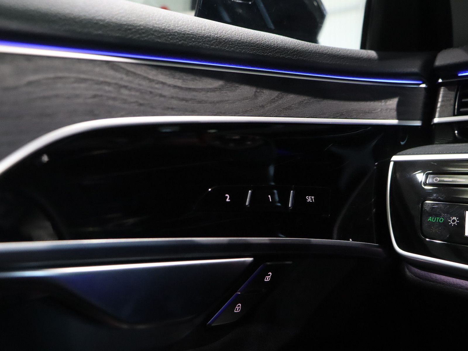 Audi A8 50 TDI QUATTRO VC+HUD - Samsaru's Car Outlet
