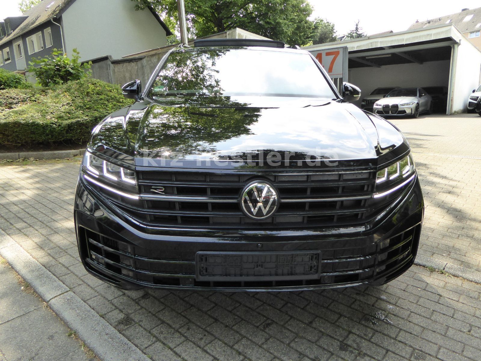 Volkswagen Touareg R eHybrid - Samsaru's Car Outlet