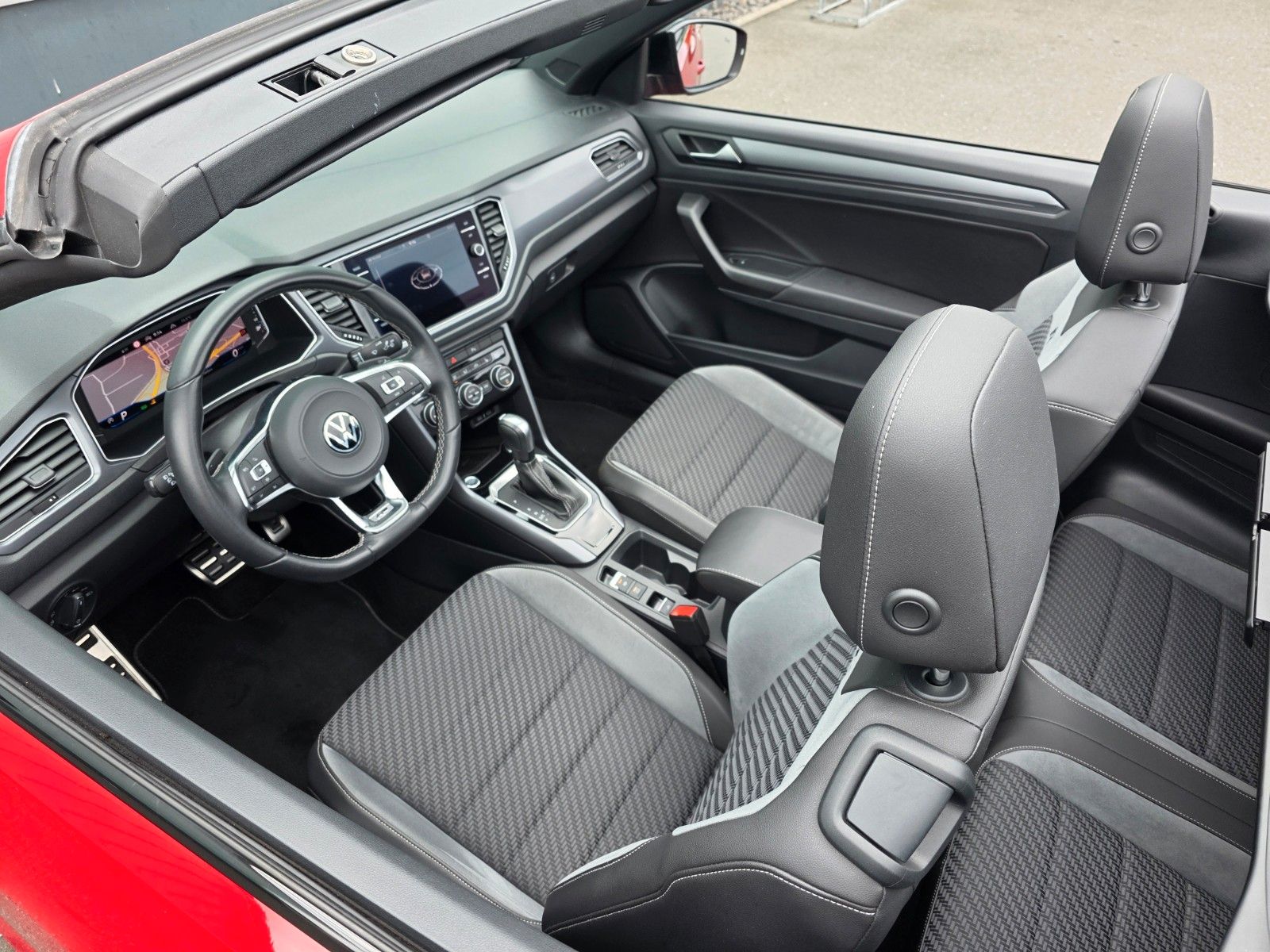 Volkswagen T-Roc R-Line Black - Samsaru's Car Outlet