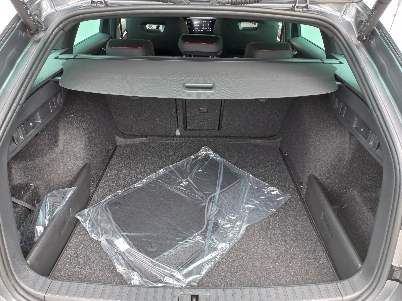Skoda Octavia Combi RS TSI - Samsaru's Car Outlet