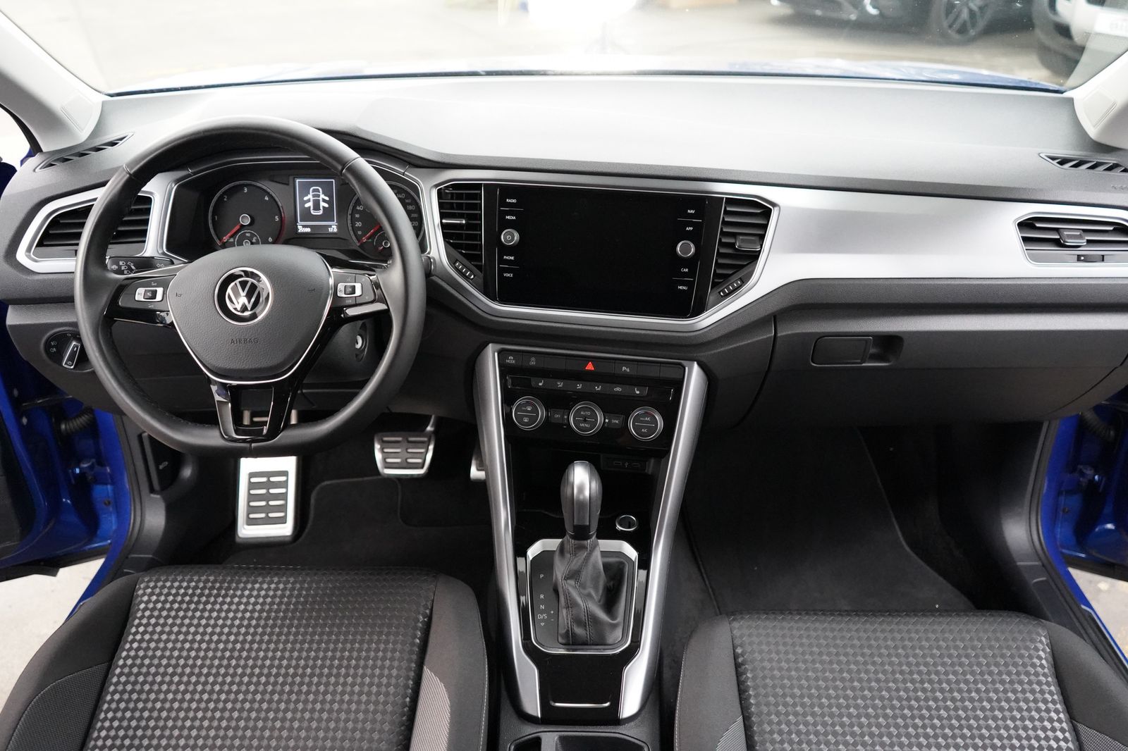 Volkswagen T-Roc 2.0 - Samsaru's Car Outlet