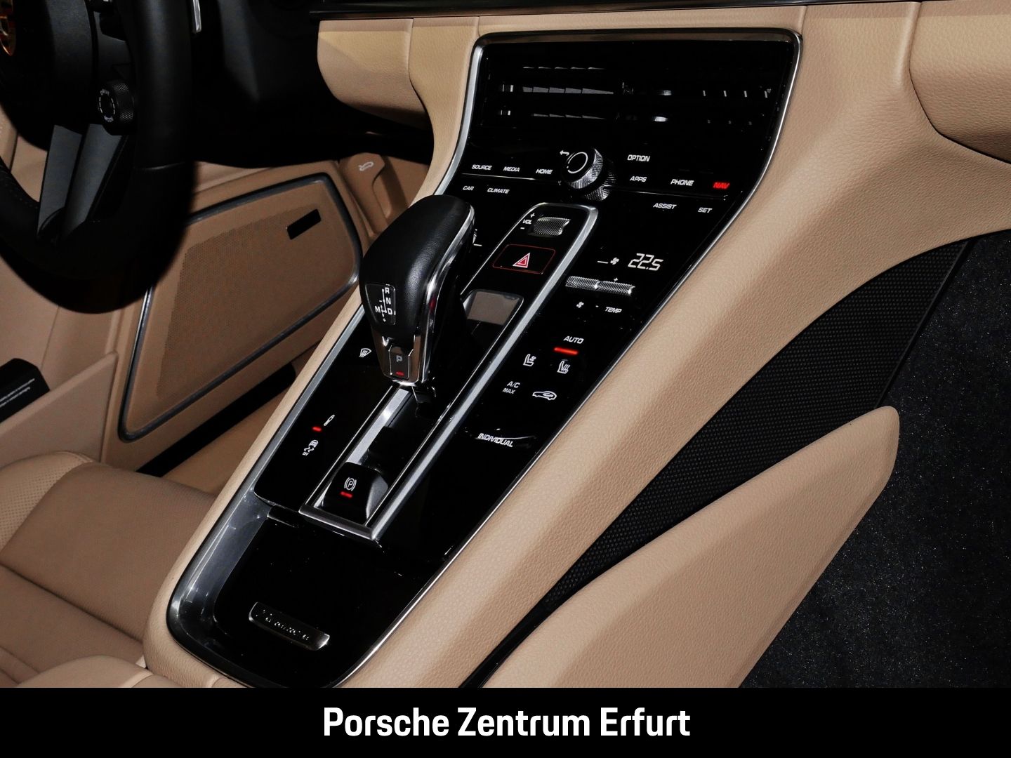 Porsche Panamera 4 E-Hybrid ST Platinum Edition