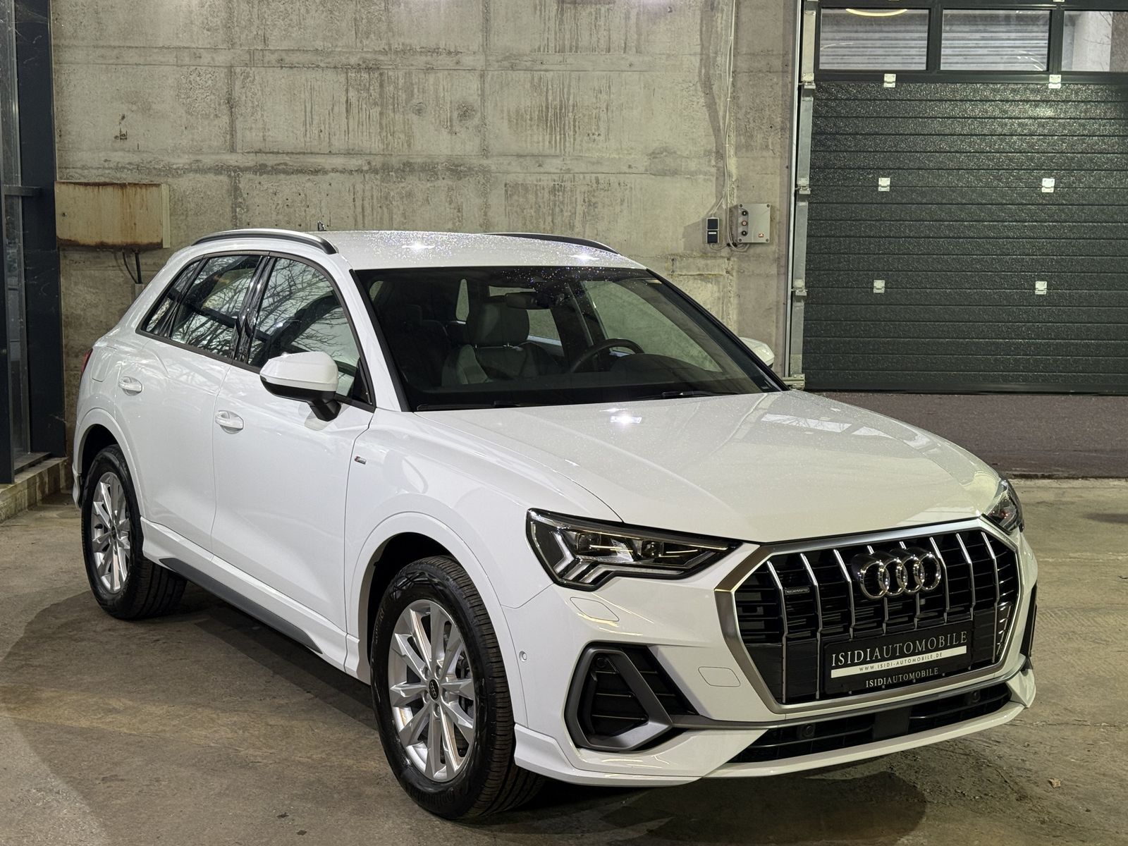 Audi Q3 45 S line - Samsaru's Car Outlet