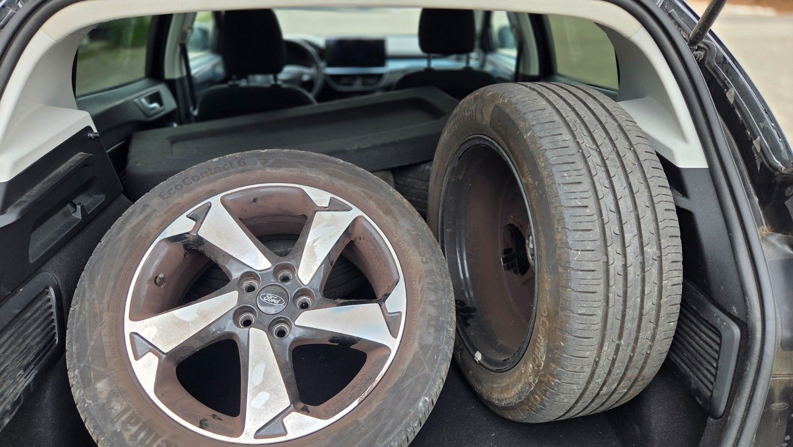 Ford Focus Lim. Active X 1. Hand 8fach bereift