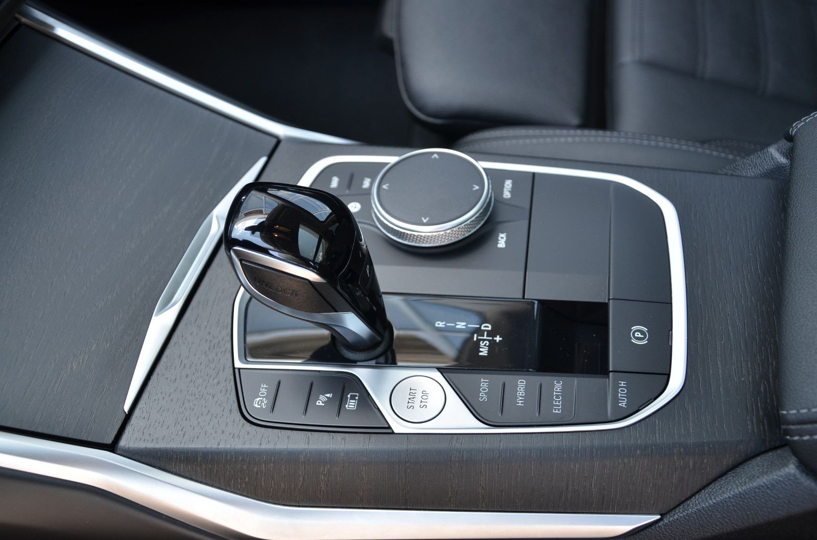 BMW 330e - Samsaru's Car Outlet