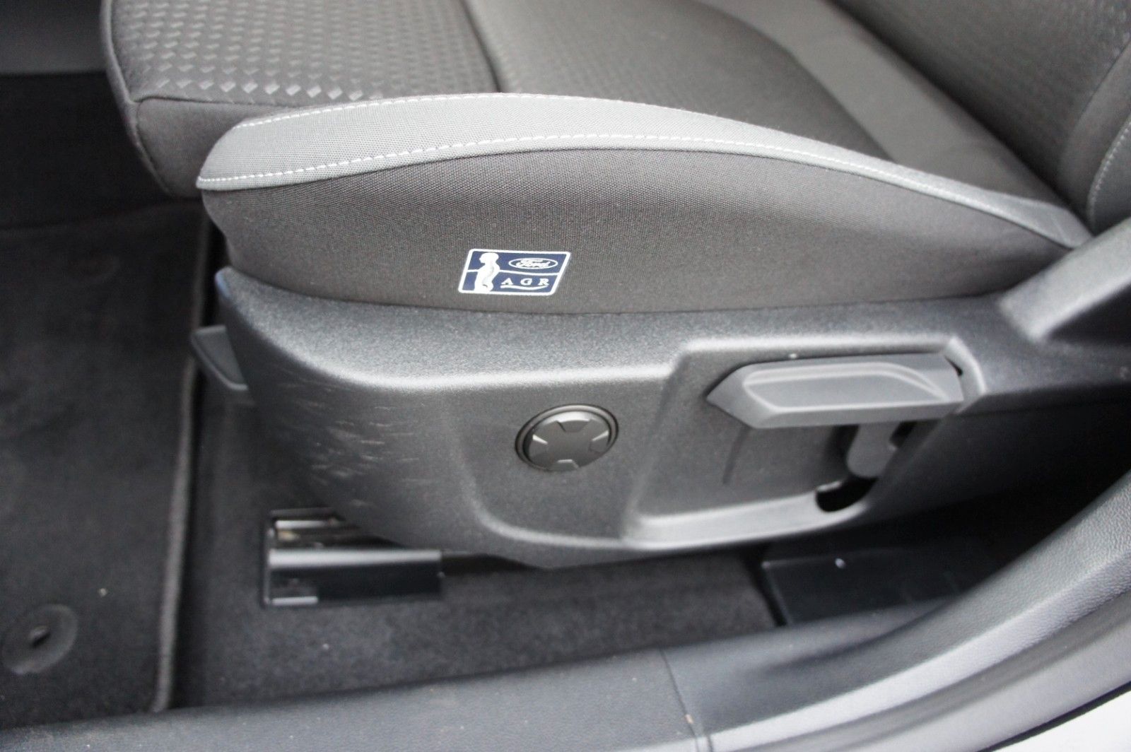Ford Focus Lim Cool&Connect*ACC*LED*KAM*AGR*BLIS*