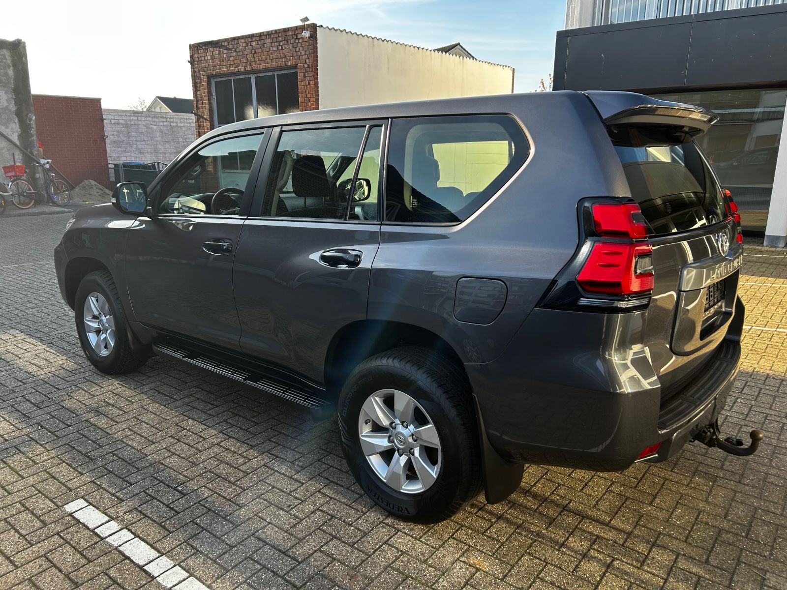 Toyota Land Cruiser 2.8 D-4D Comfort Automatik LED Navi