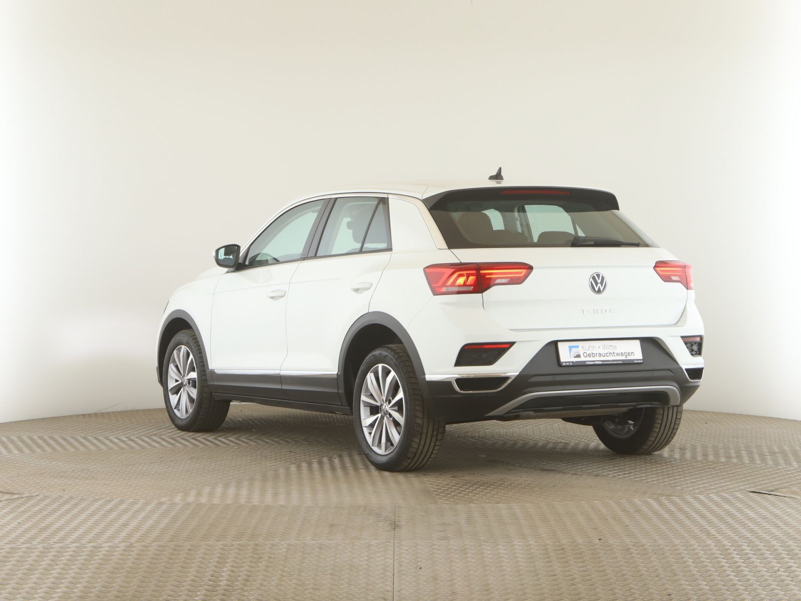Volkswagen T-Roc 2.0 TDI Style - Samsaru's Car Outlet