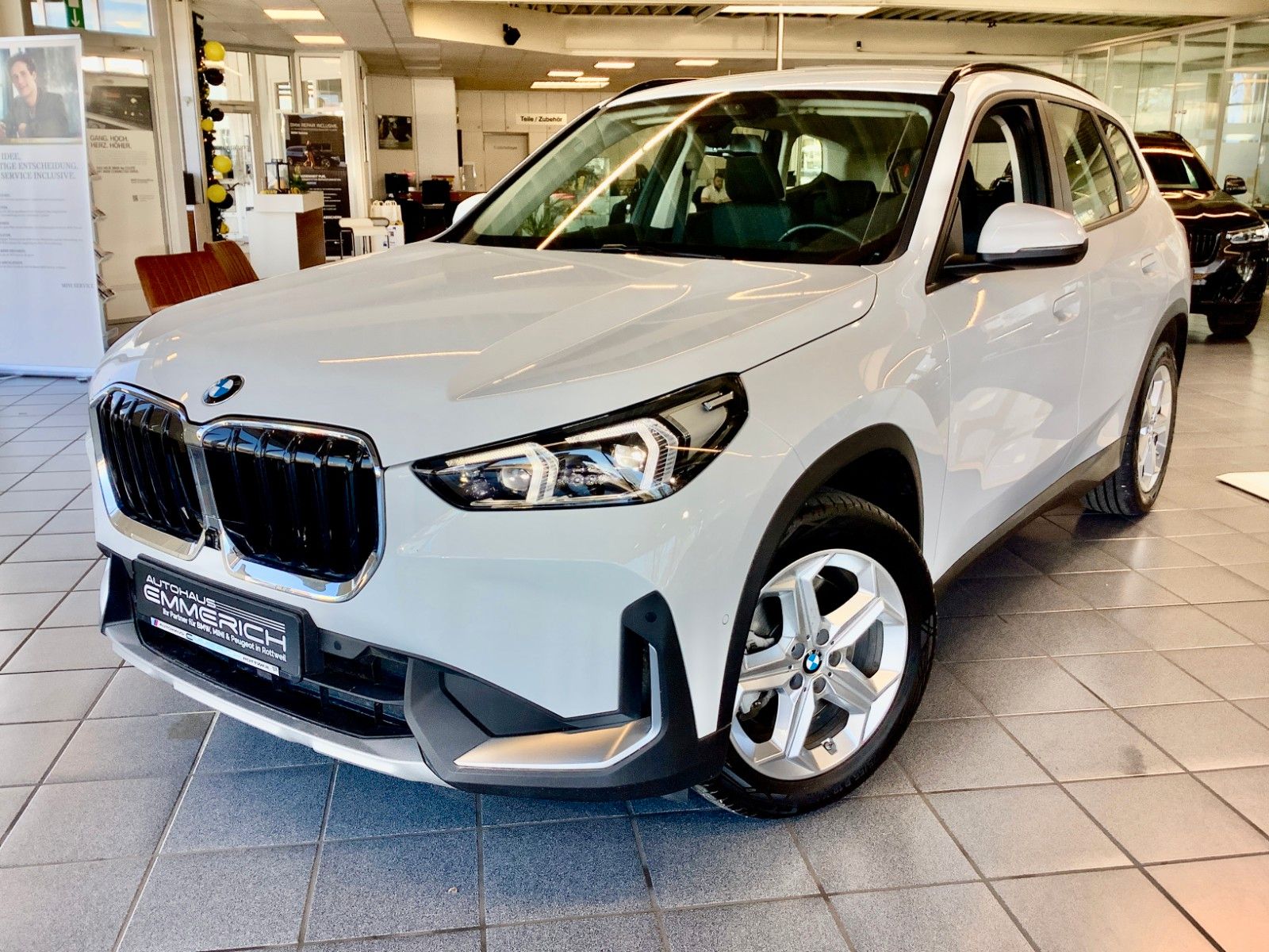 BMW X1 23 i xDrive - Samsaru's Car Outlet