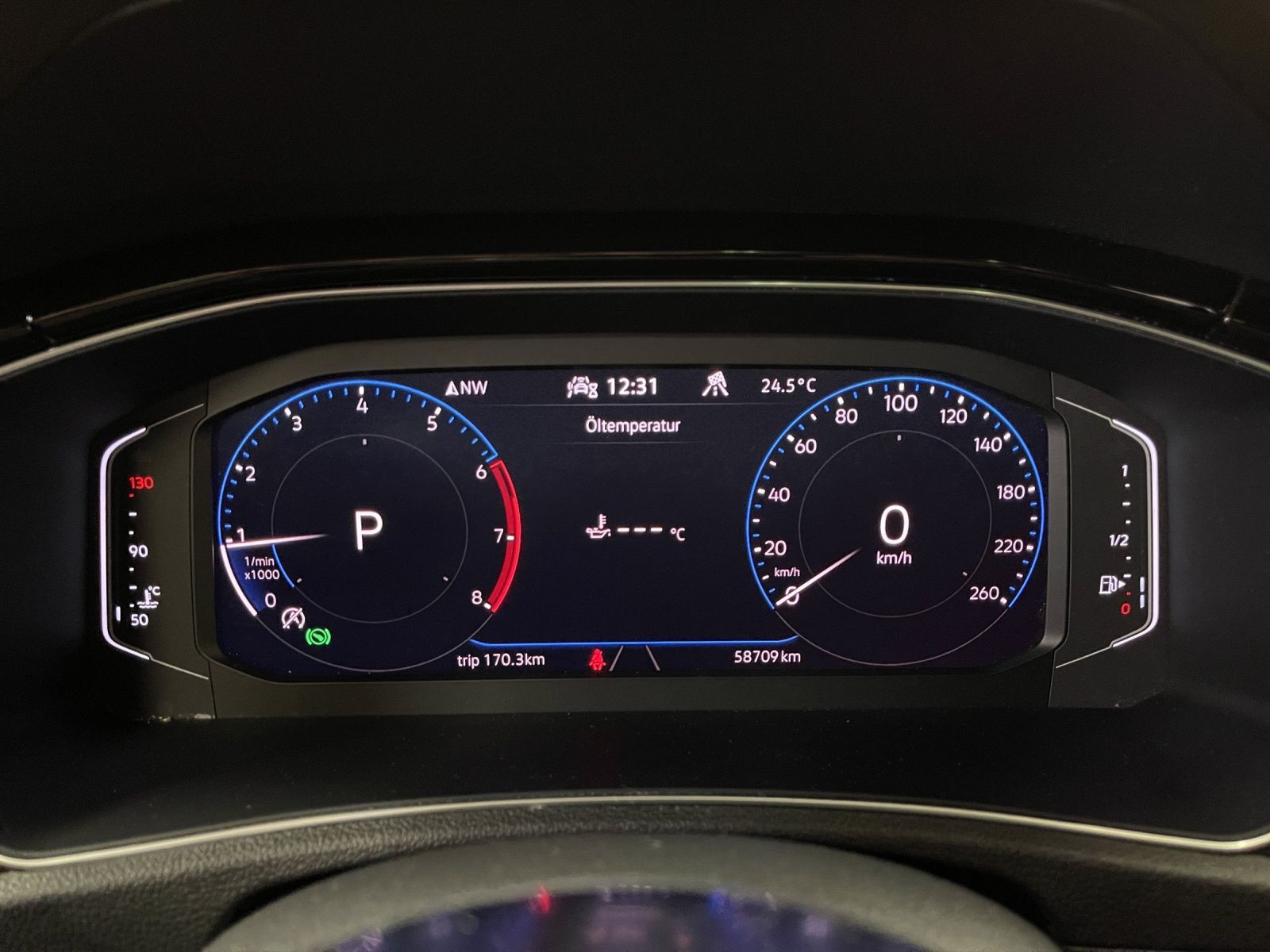 Volkswagen T-Roc 1.5 TSI Sport - Samsaru's Car Outlet
