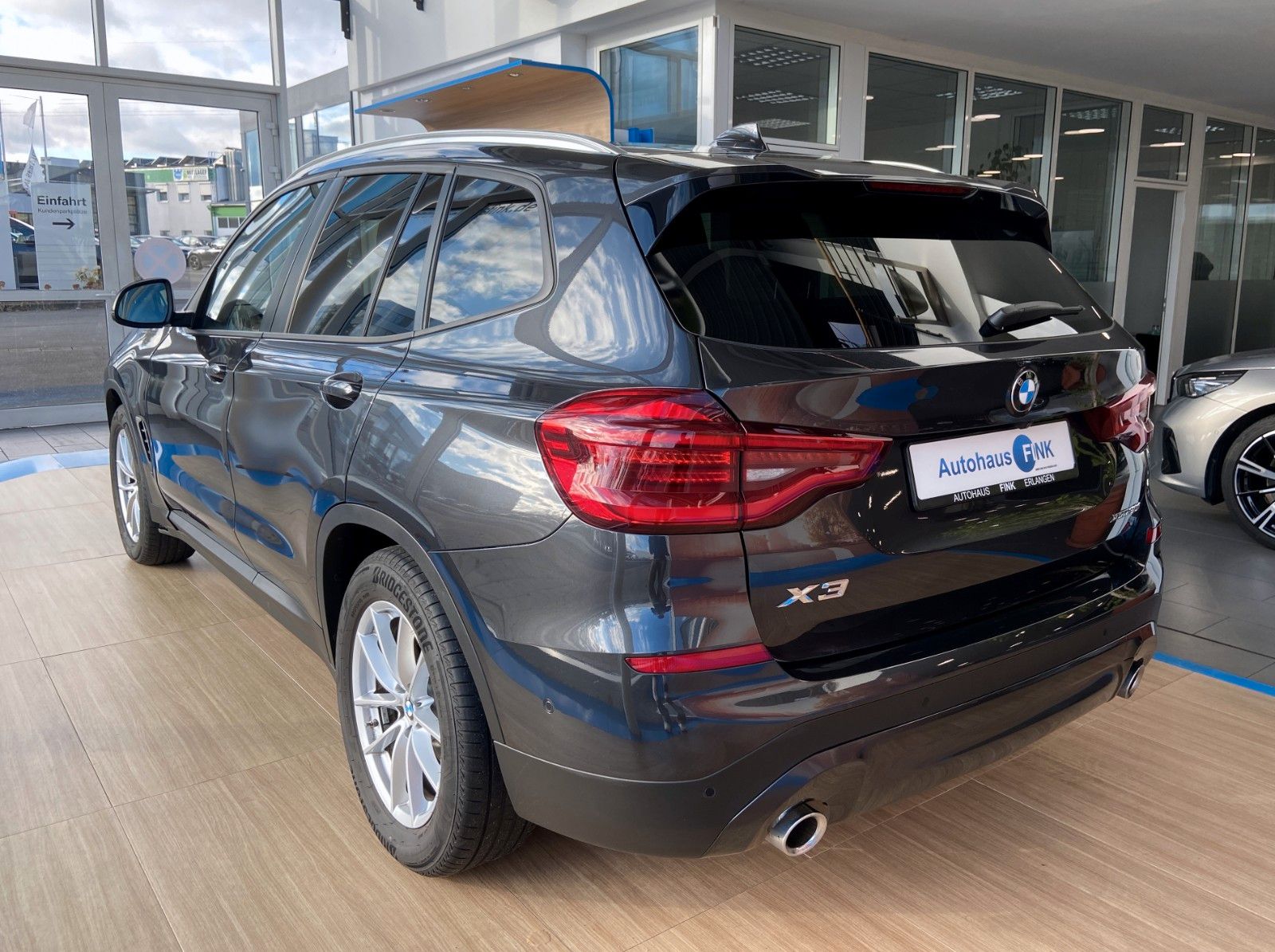 BMW X3 xDrive20i - Samsaru's Car Outlet