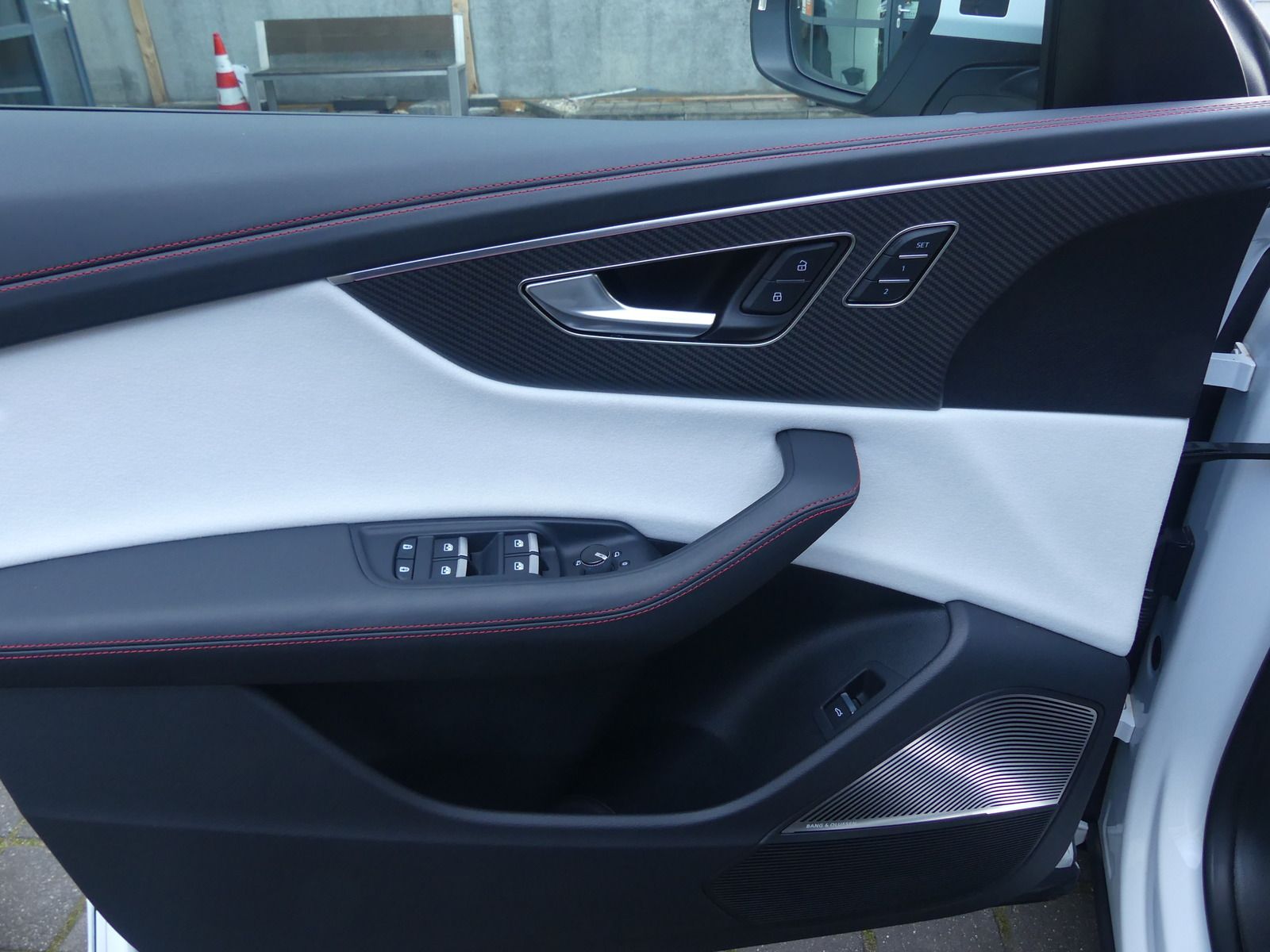 Audi RSQ8 4.0 TFSI Quattro 23''/NACHTS/HUD/MATRIX/B&O