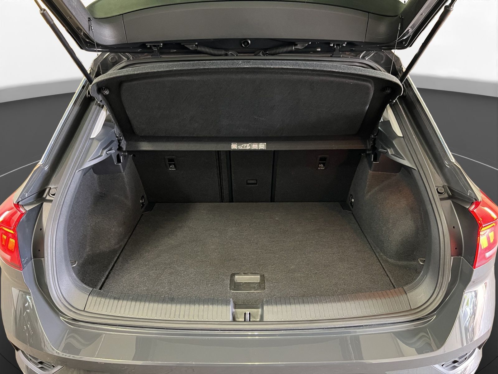 Volkswagen T-Roc 2.0 TDI Active - Samsaru's Car Outlet