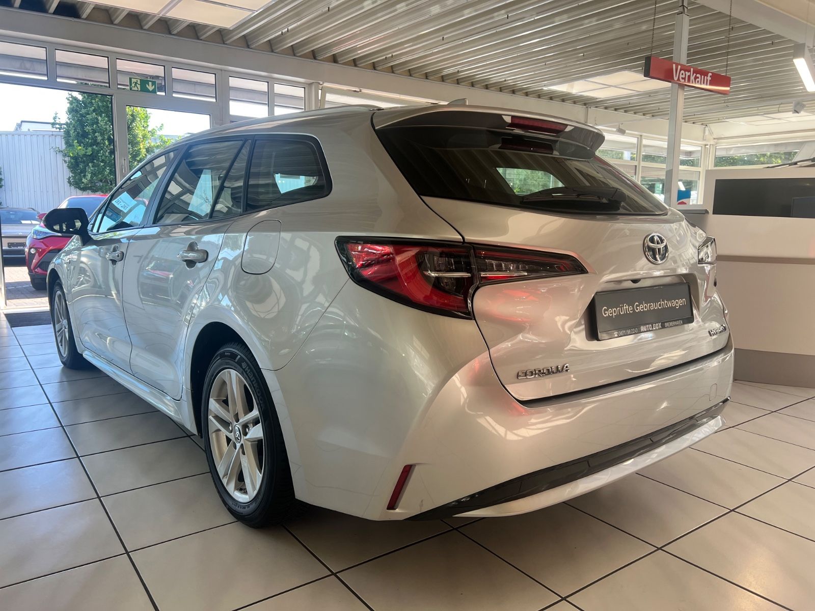 Toyota Corolla TS 1.8 Hybrid Business Edition - Samsaru's Car Outlet