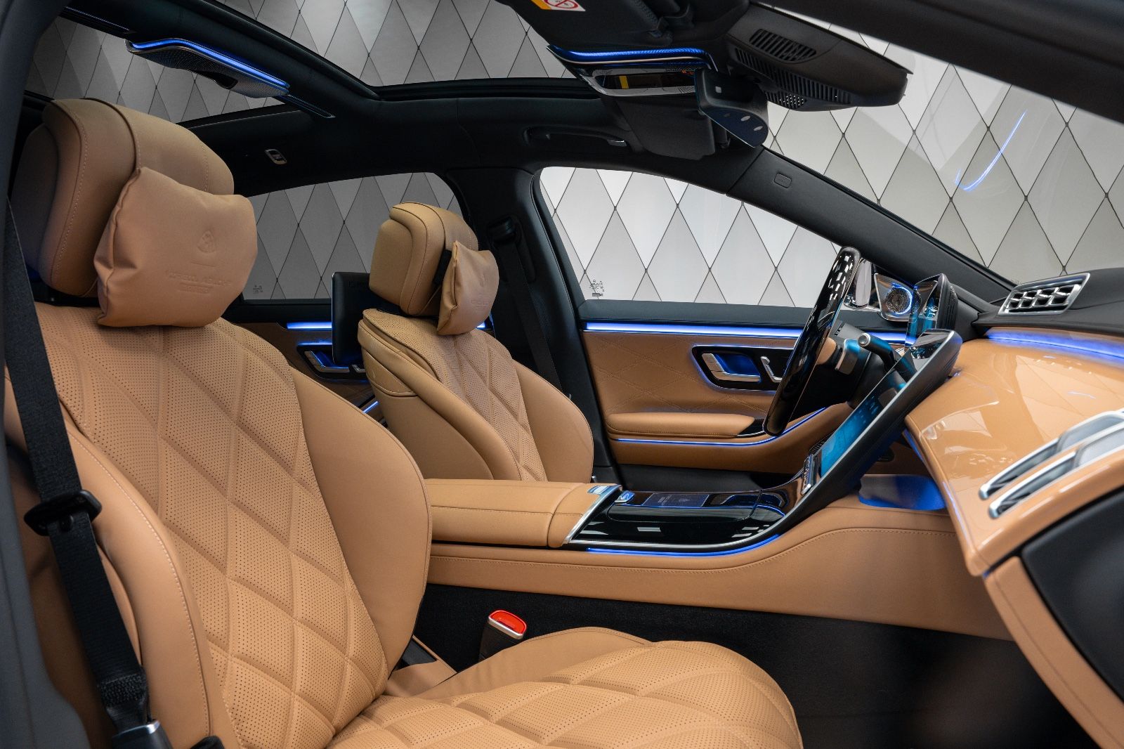 Mercedes-Benz S 680 Maybach - Samsaru's Car Outlet