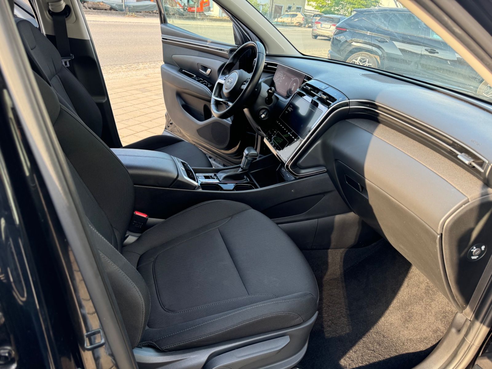 Hyundai Tucson Select Mild-Hybrid 2WD - Samsaru's Car Outlet