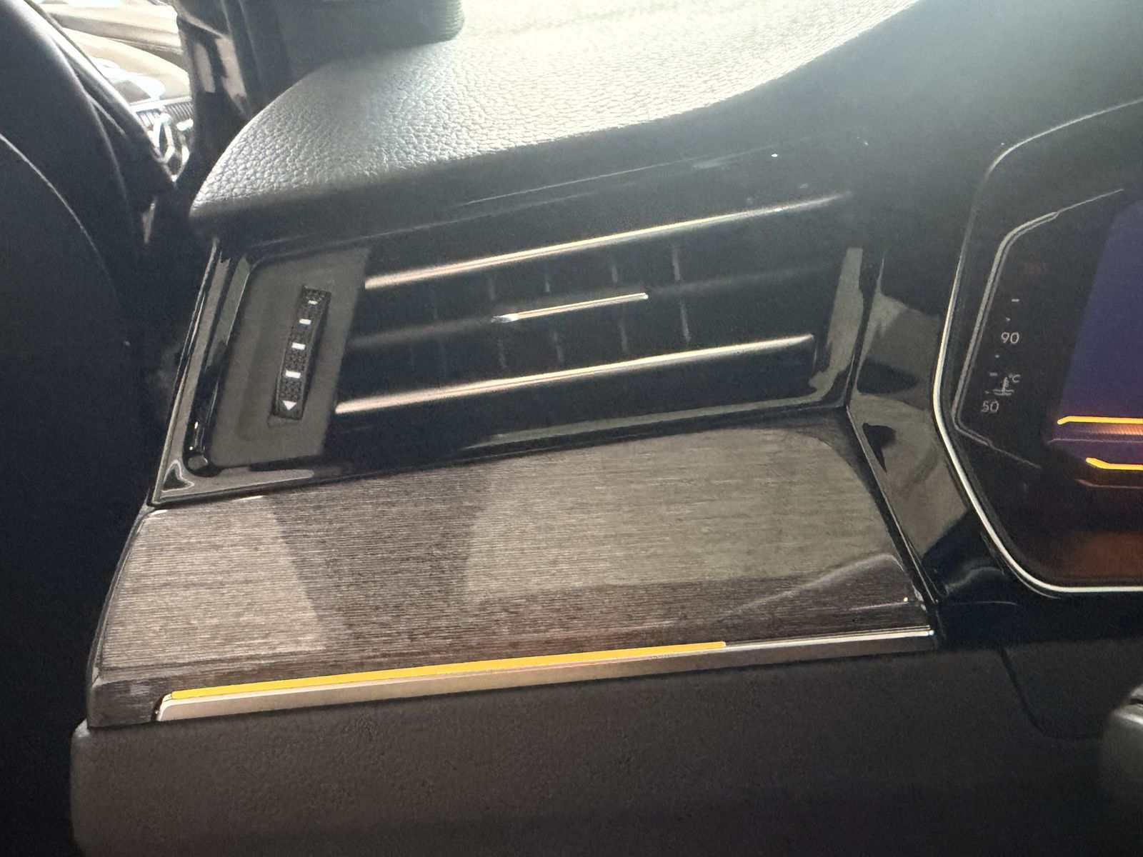 Volkswagen Passat R-Line LED Virtual Pano Massage H&K AHK