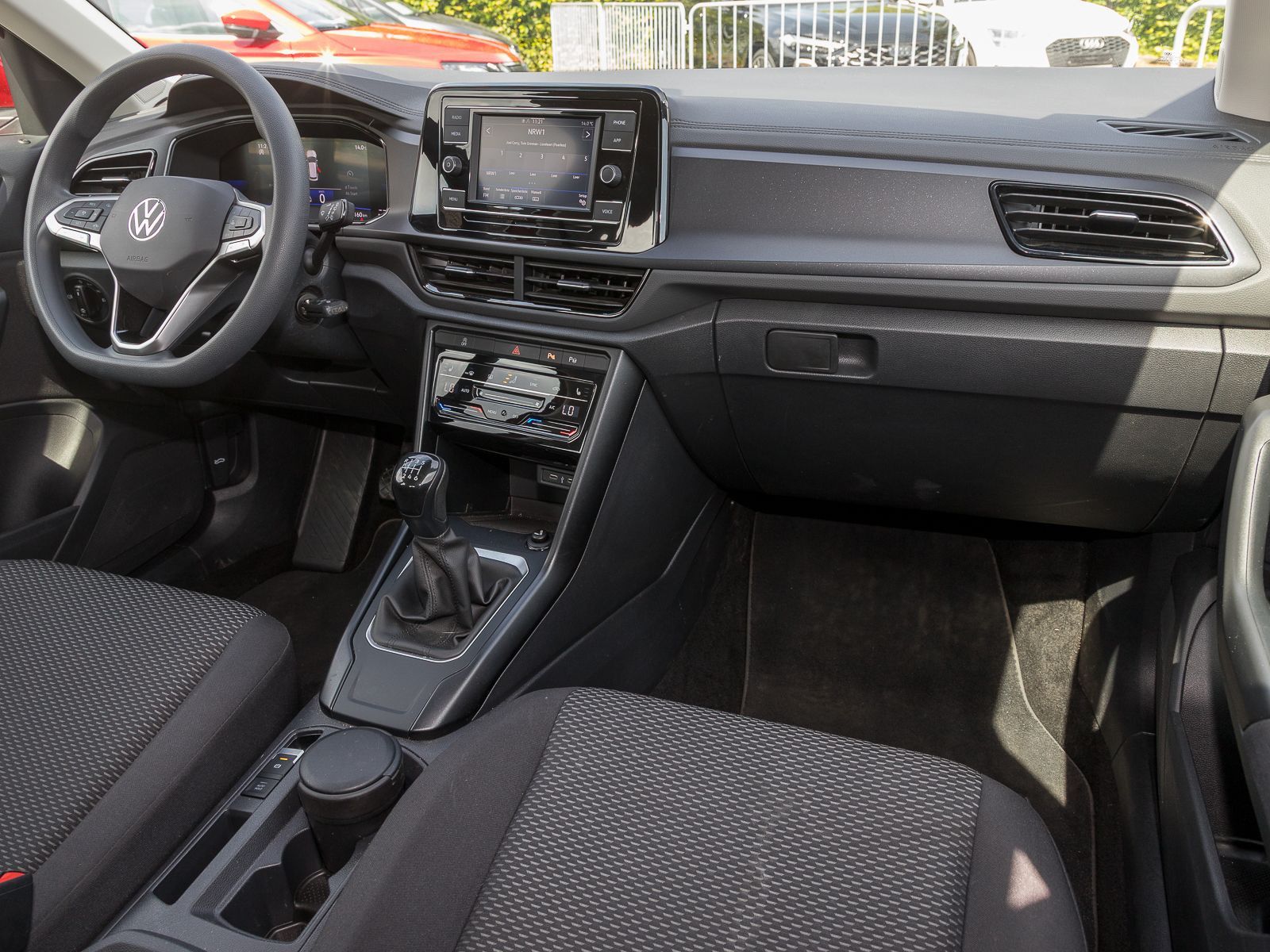 Volkswagen T-Roc 1.0 TSI - Samsaru's Car Outlet