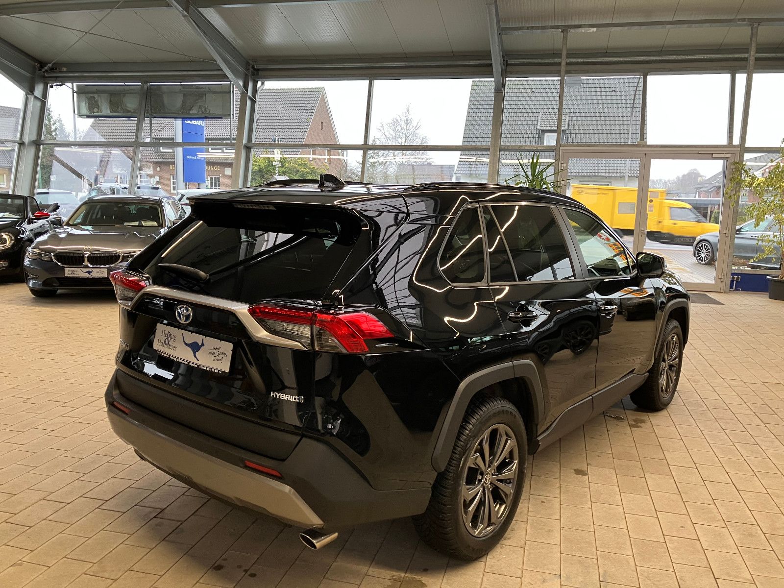 Toyota RAV 4 2.5 Hybrid Business Edition - Samsaru's Car Outlet