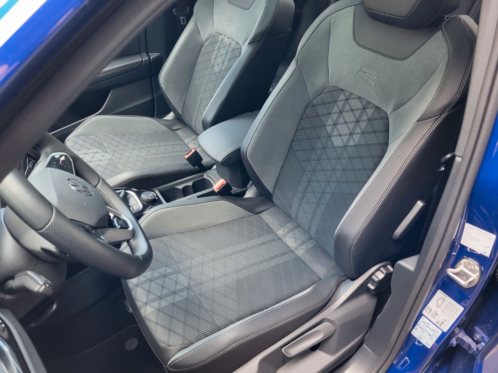 Volkswagen T-Roc R-Line 4Motion - Samsaru's Car Outlet