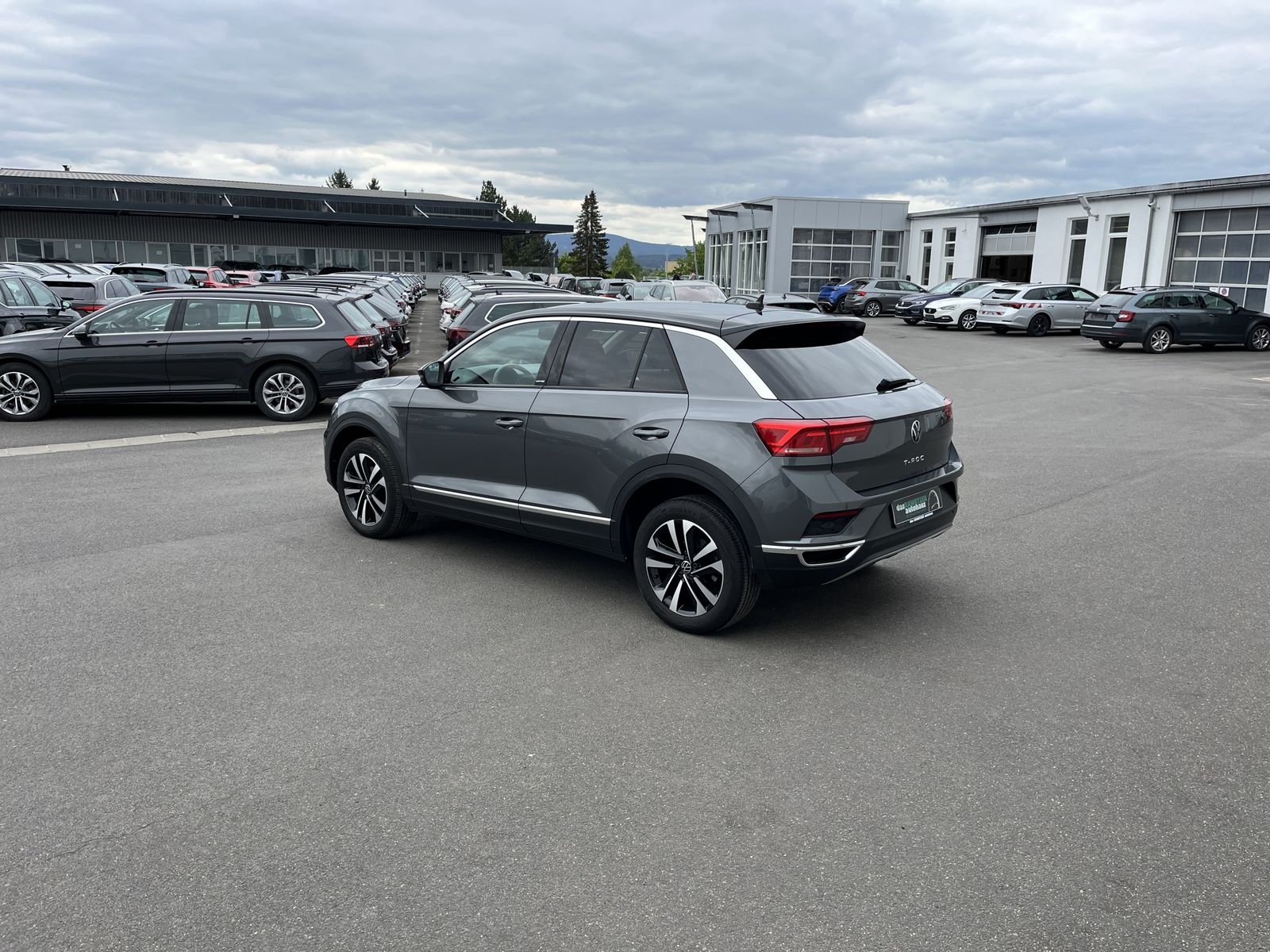 Volkswagen T-Roc 1.5 TSI DSG UNITED - Samsaru's Car Outlet