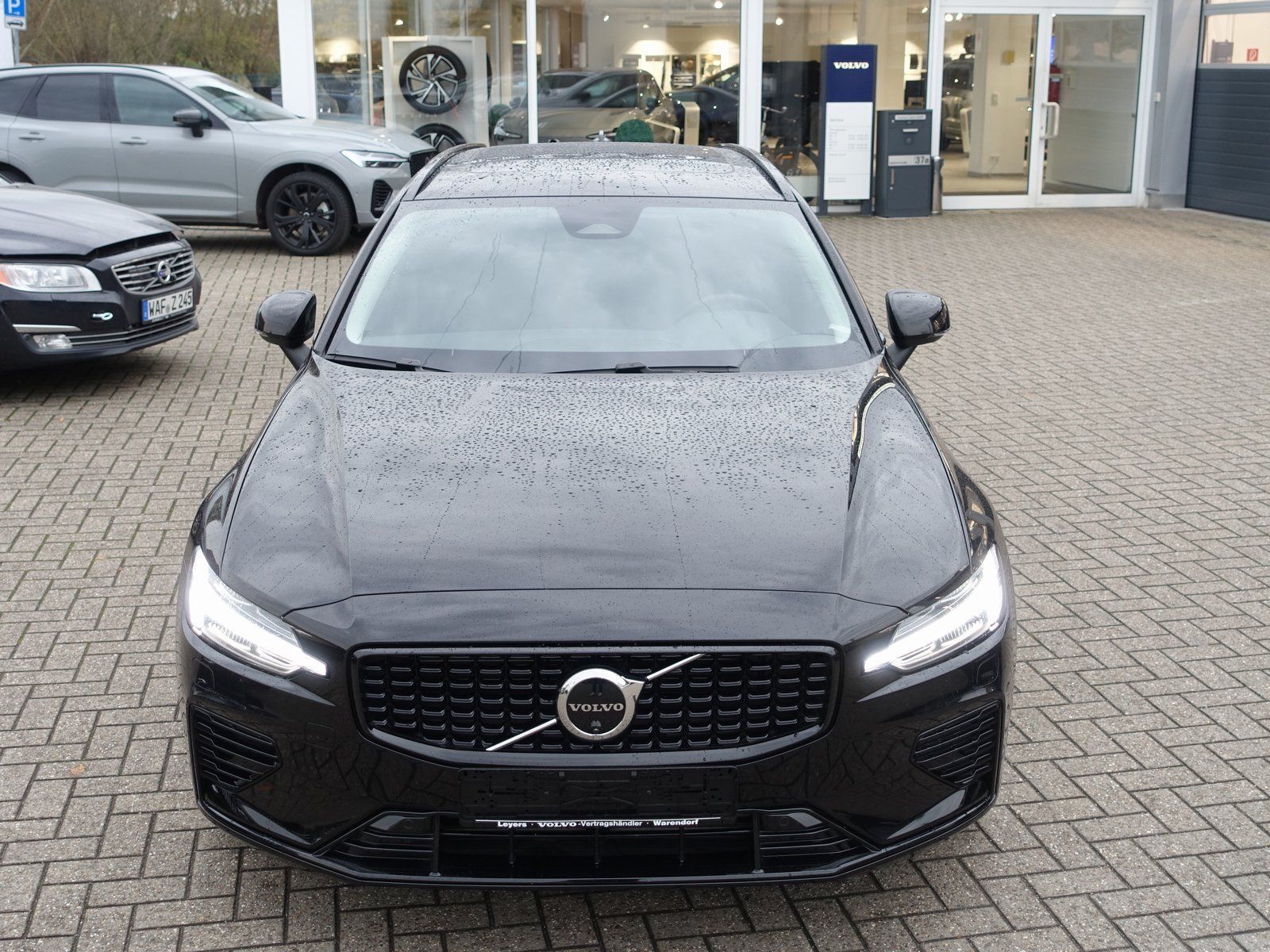 Volvo V60 Plus Dark T6 AWD Plug-in Hybrid AHK/360°/KAM