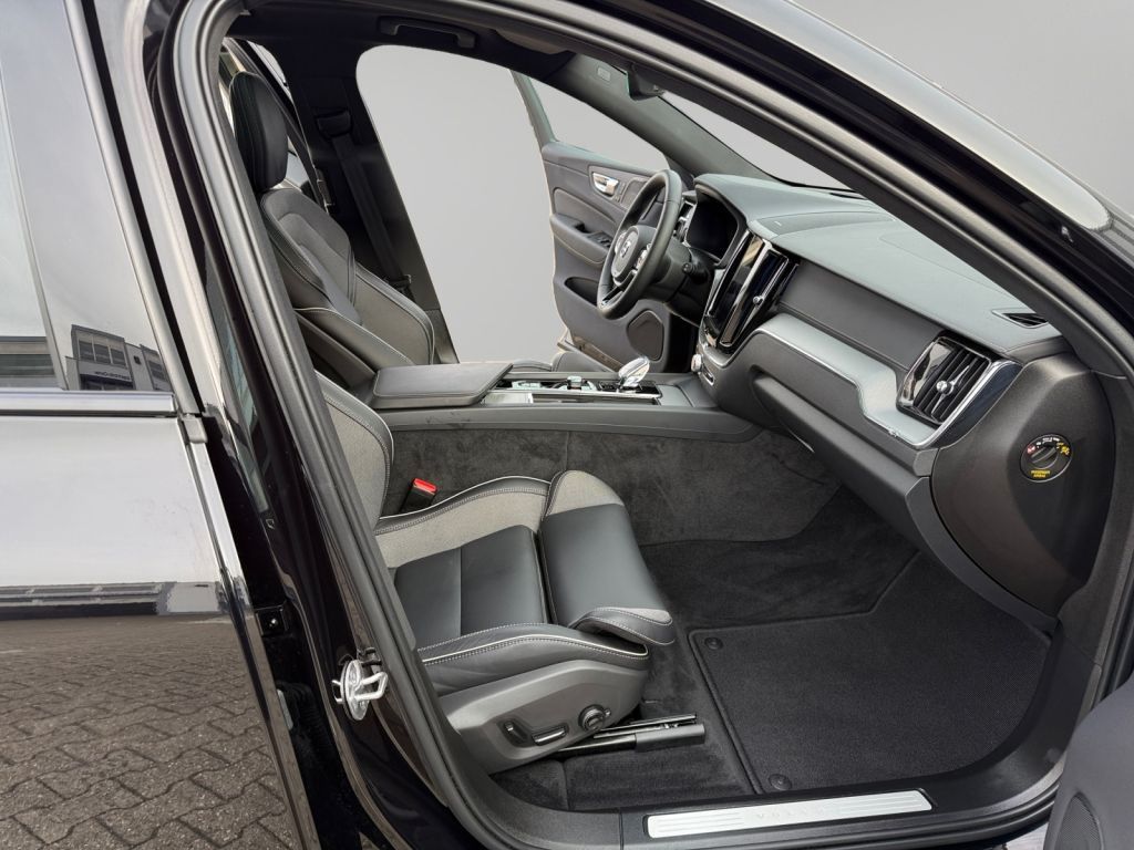 Volvo XC60 T6 AWD Plug-in Hybrid Ultra Black Edition 3