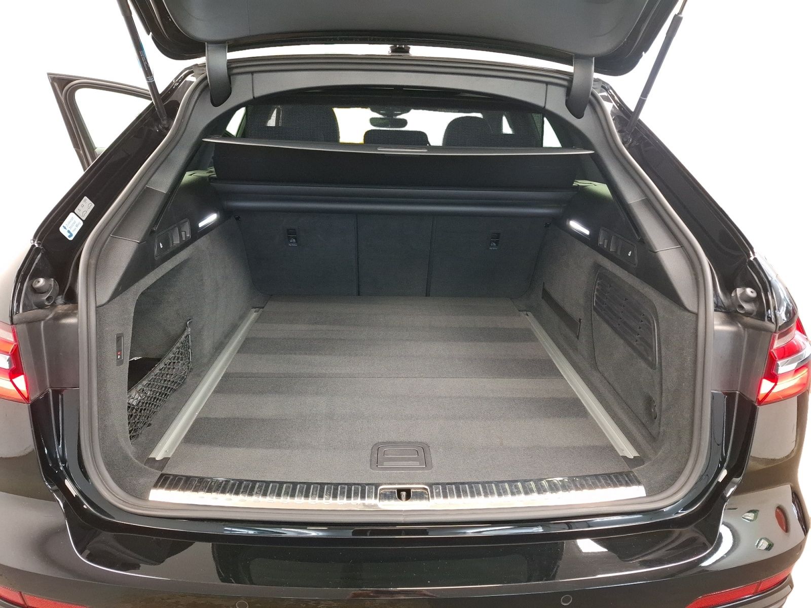 Audi A6 Avant 40 TDI quattro S-Line - Samsaru's Car Outlet