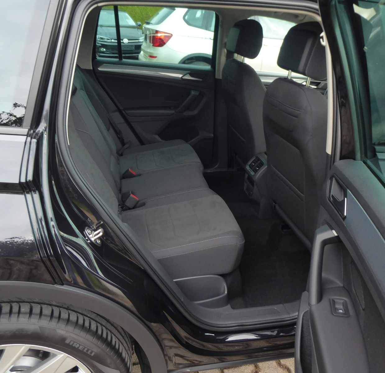 Volkswagen Tiguan Life 4Motion 2.0 TDI - Samsaru's Car Outlet
