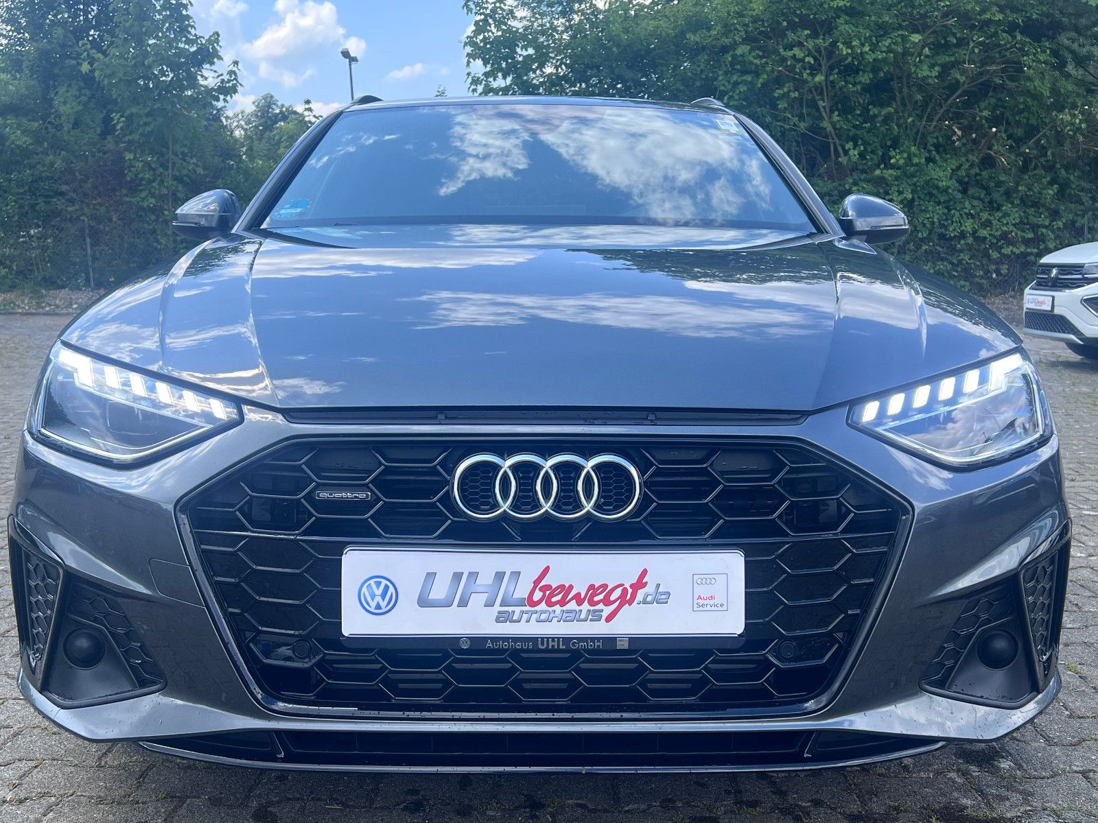 Audi A4 Avant 45 TFSI quattro S line - Samsaru's Car Outlet