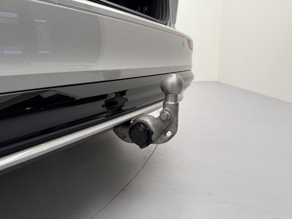 Volvo V60 T8 Ultra Dark Recharge Plug-In Hybrid AWD