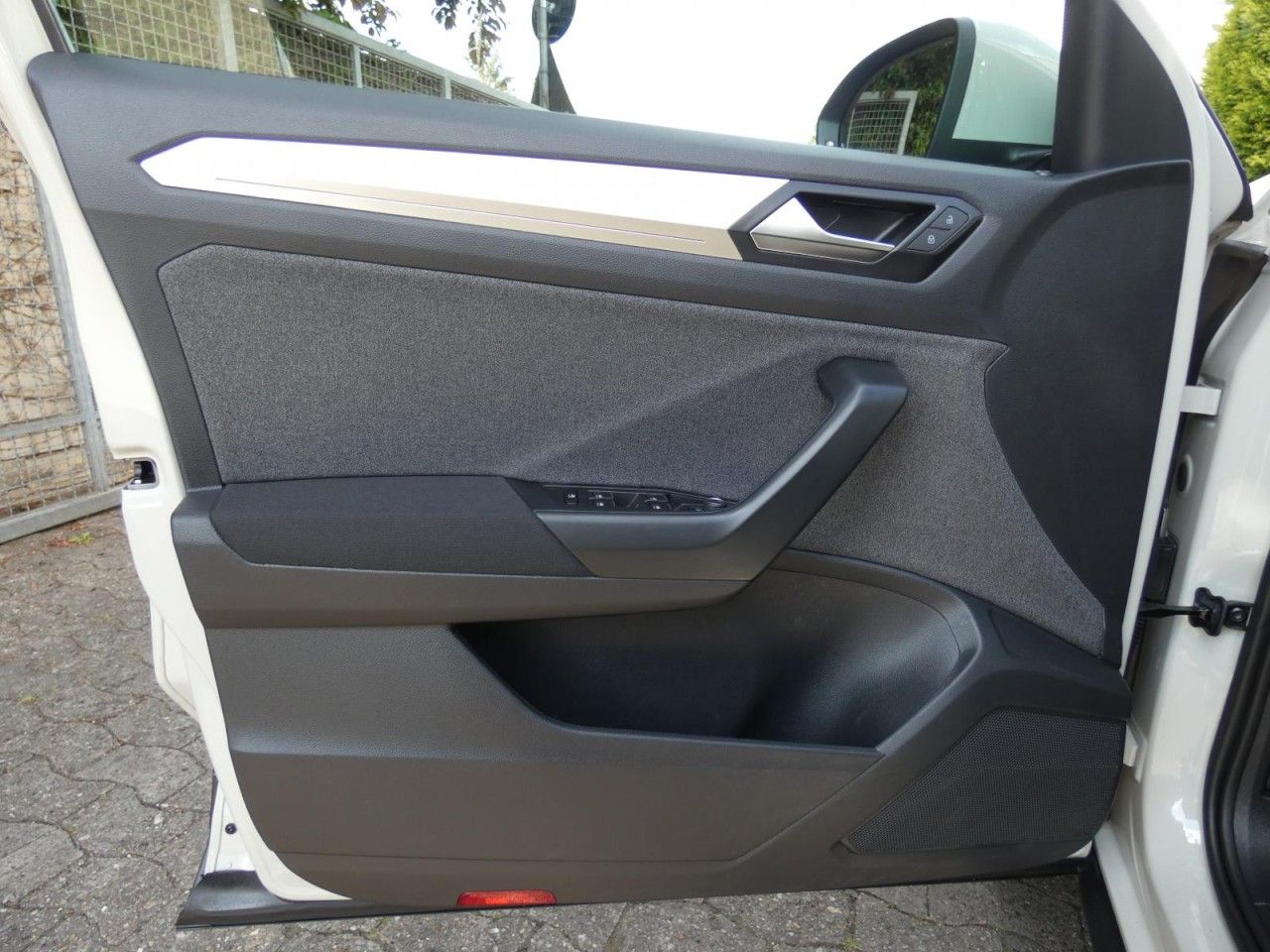 Volkswagen T-Roc 2.0 TDI DSG Move - Samsaru's Car Outlet