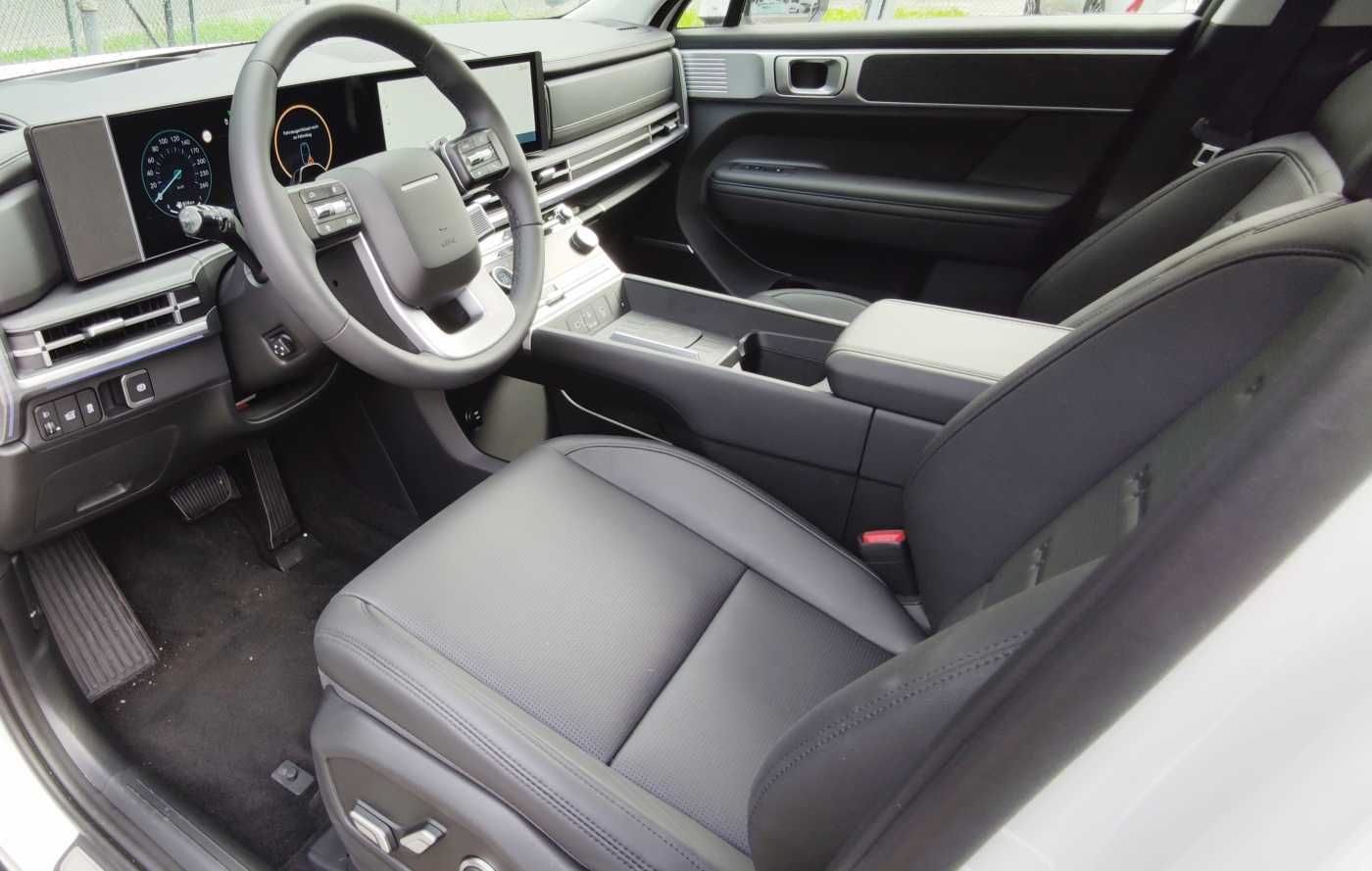 Hyundai Santa Fe Hybrid 4WD Signature - Samsaru's Car Outlet