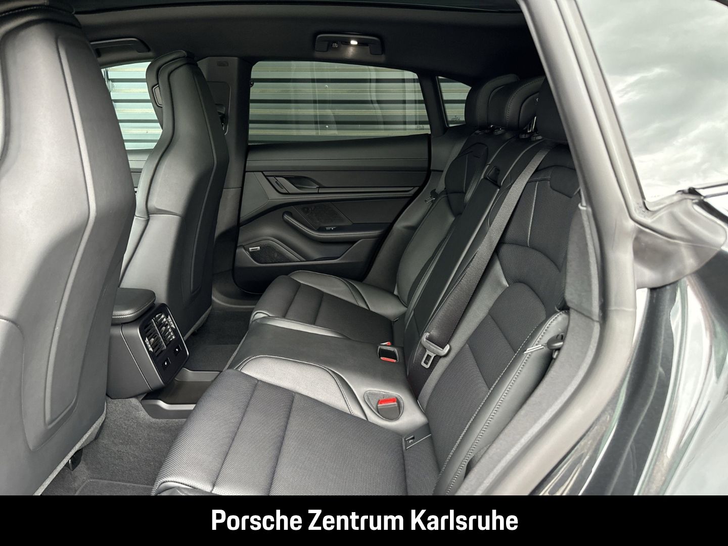 Porsche Taycan 4 Cross Turismo Offroad HA-Lenkung InnoDr