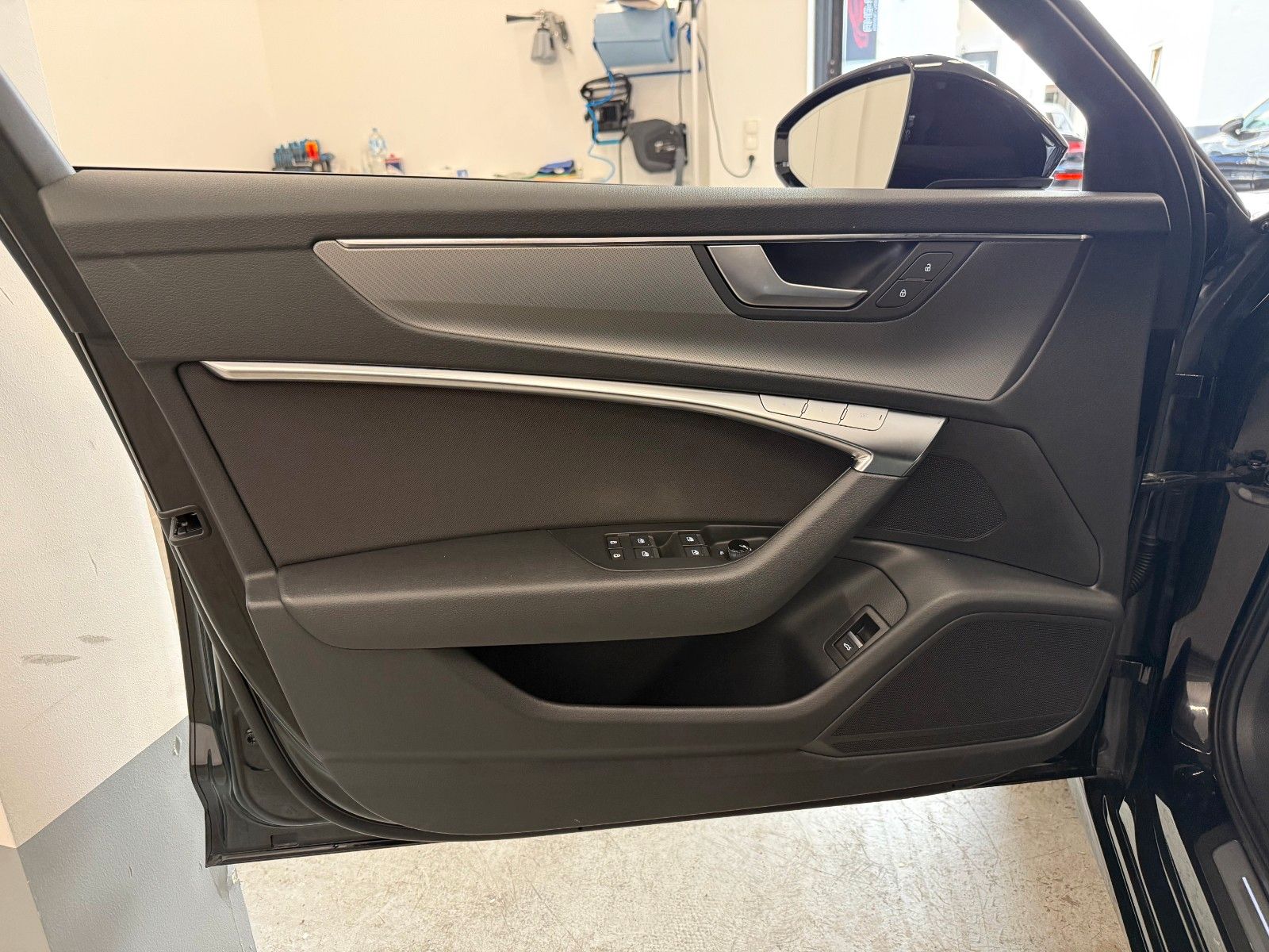 Audi A6 Avant 50 TDI quattro S-Line - Samsaru's Car Outlet