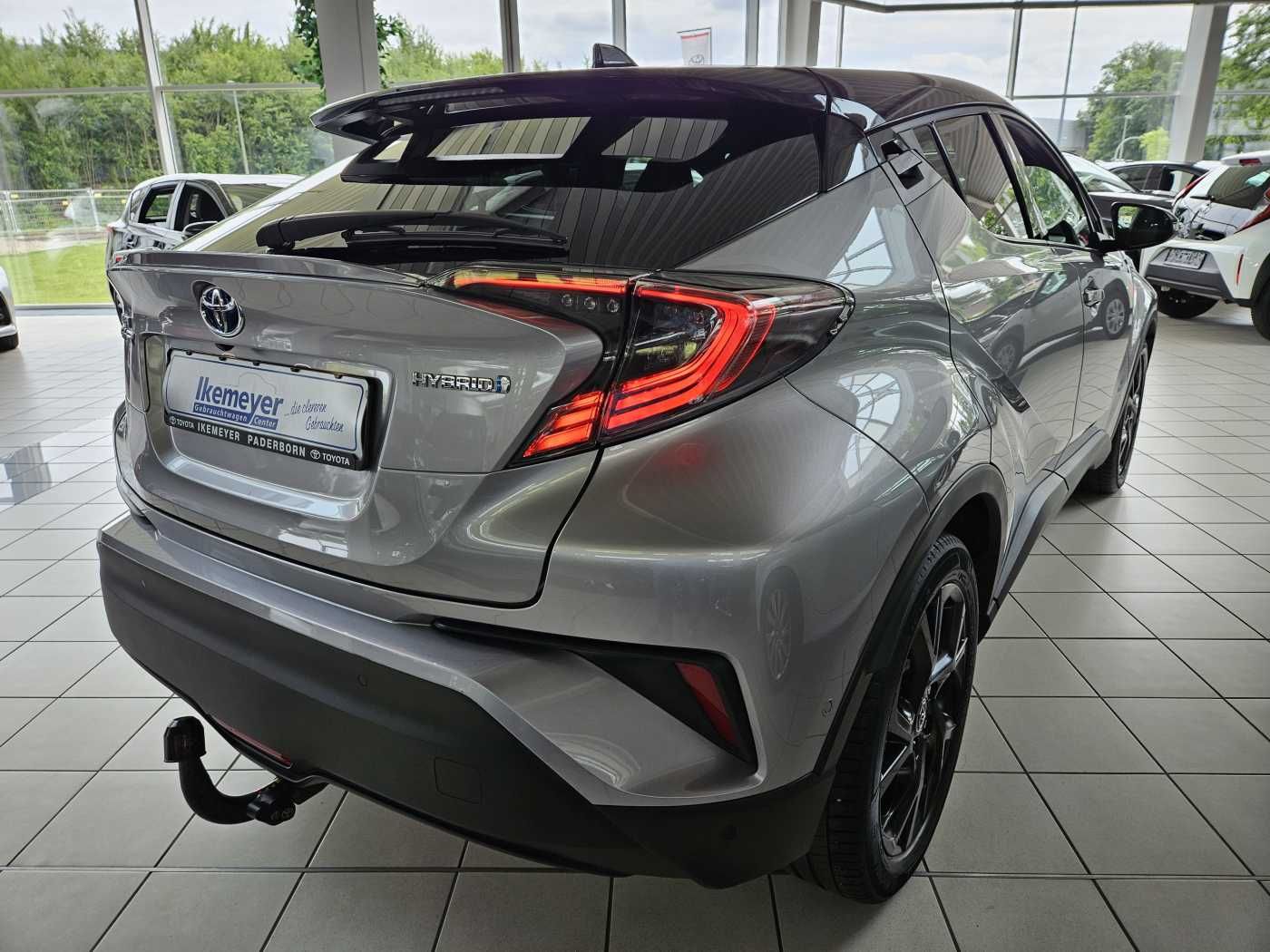 Toyota C-HR Hybrid Style - Samsaru's Car Outlet