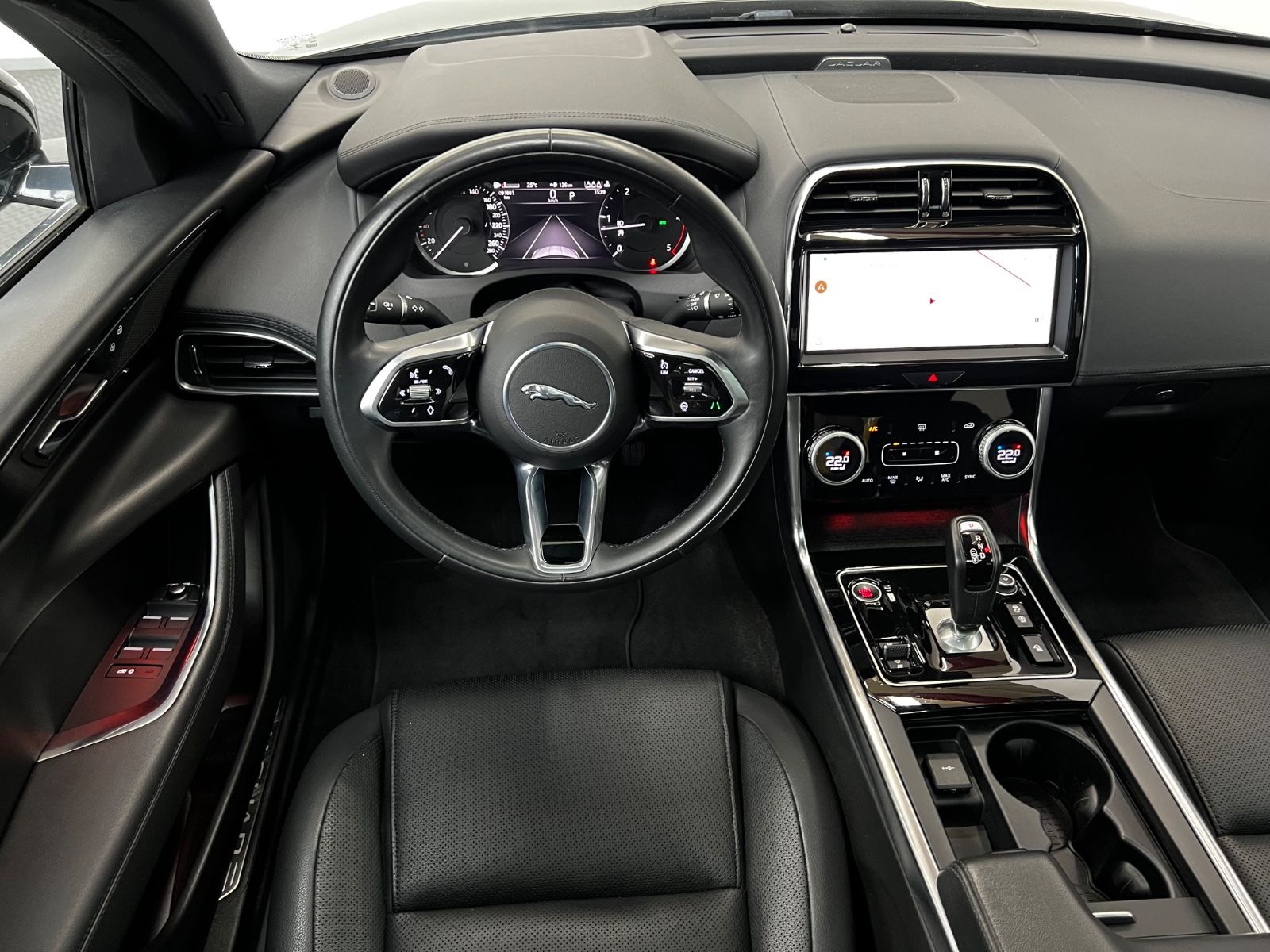 Jaguar XE S  AWD 4x4*LEDER*PANO*LED*NAVI*ACC*360°CAM*