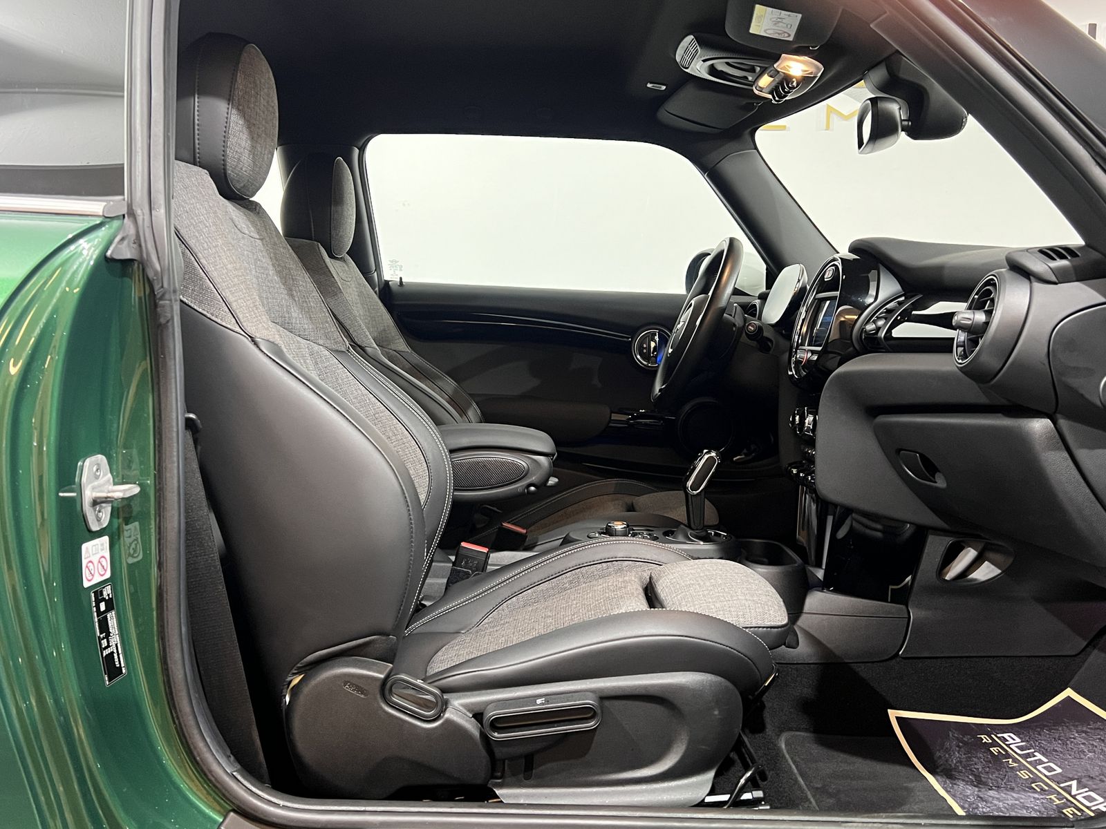 MINI Cooper SE Trim - Samsaru's Car Outlet