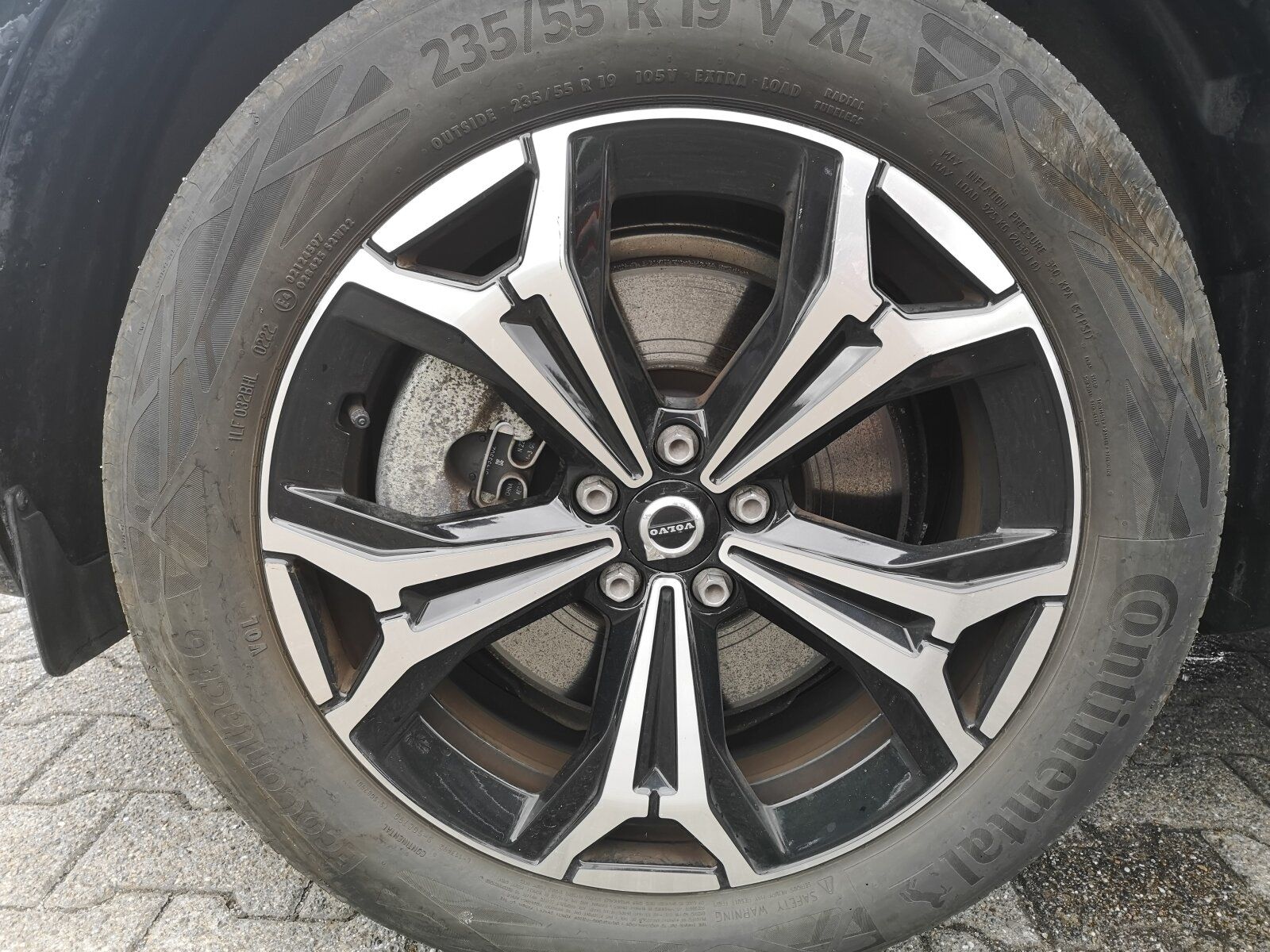 Volvo XC60 Recharge T6 Inscription - Samsaru's Car Outlet