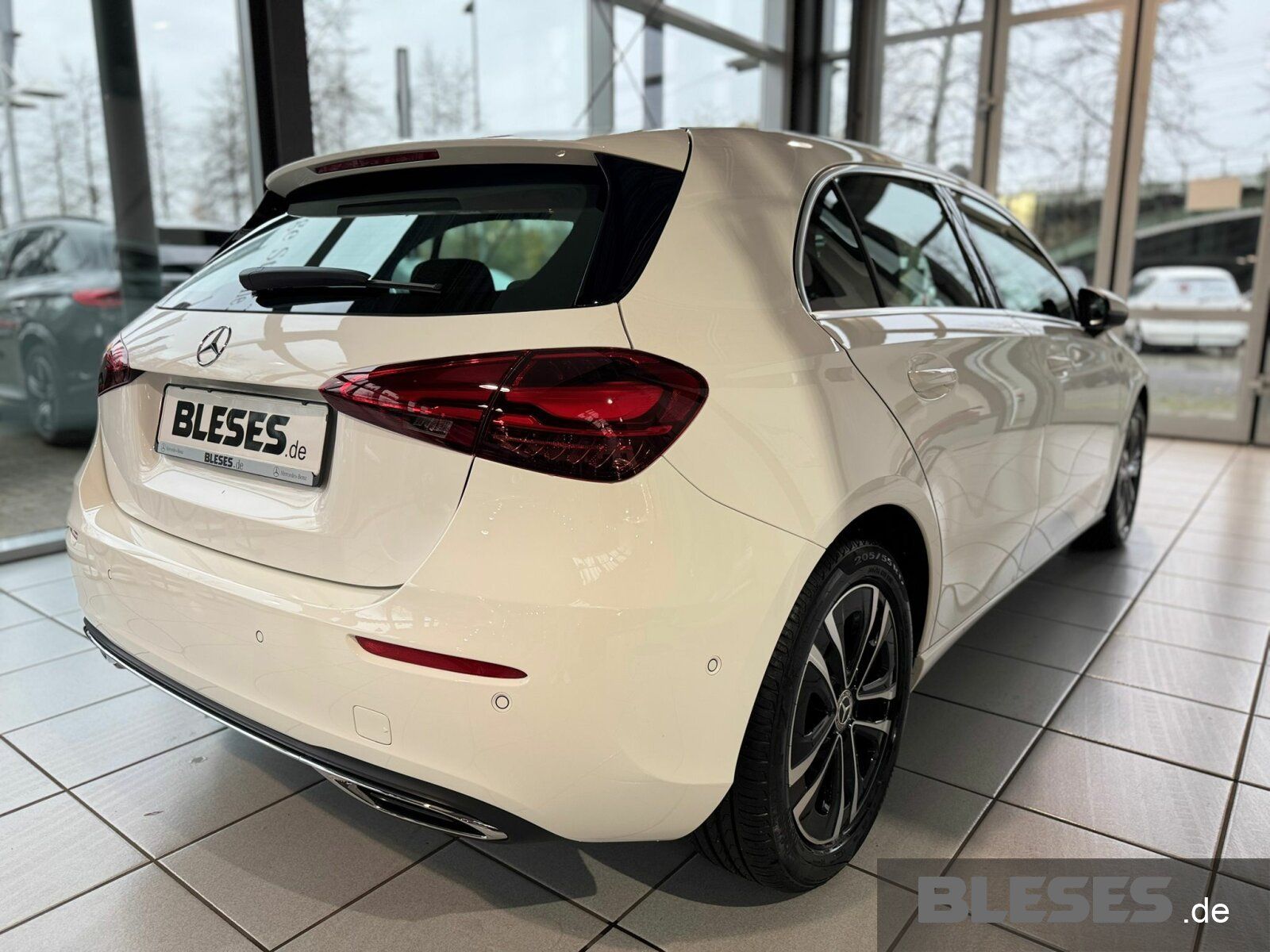 Mercedes-Benz A 180 Progressive - Samsaru's Car Outlet