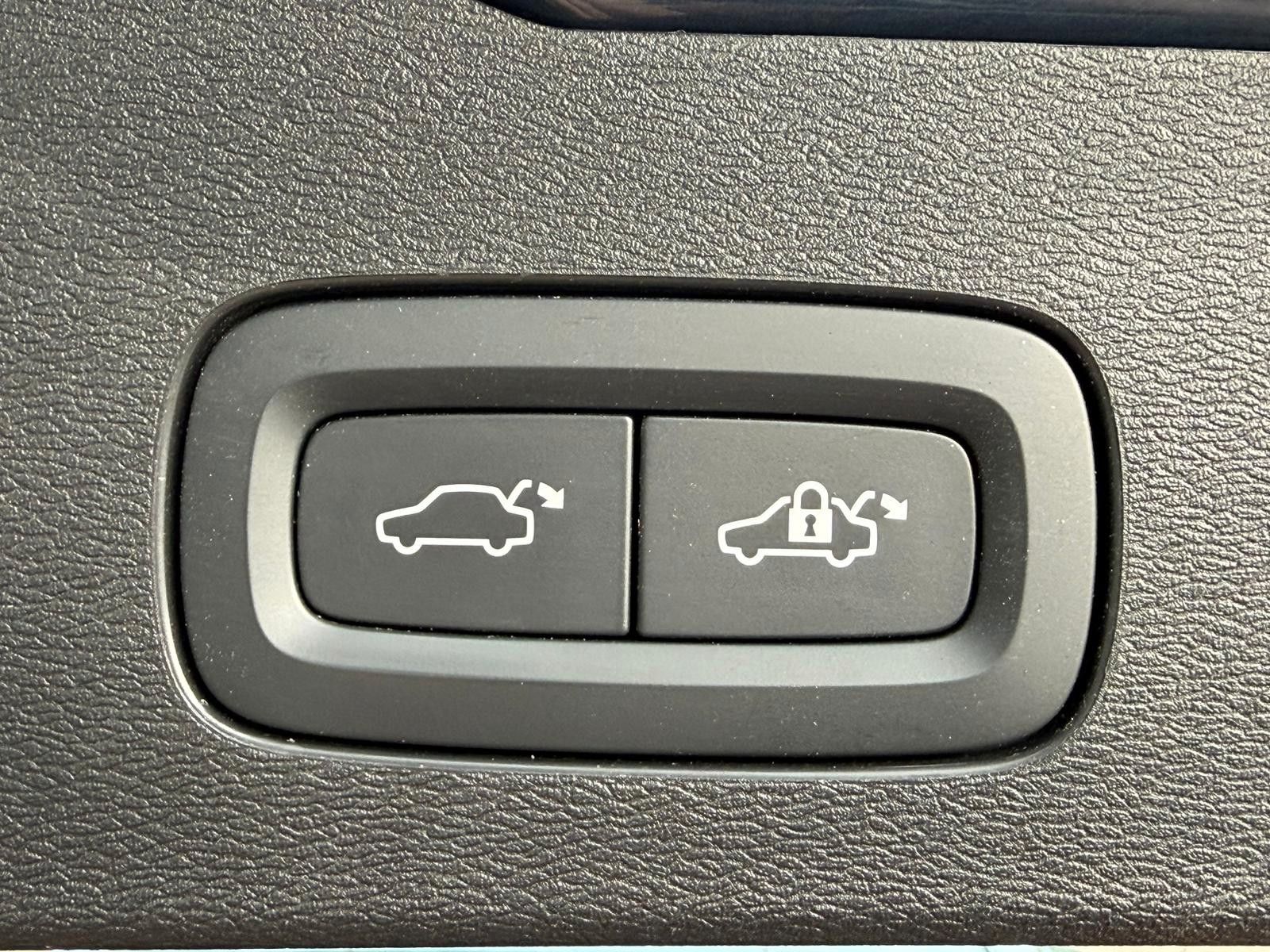 Volvo V60 T6 AWD Recharge Core Auto