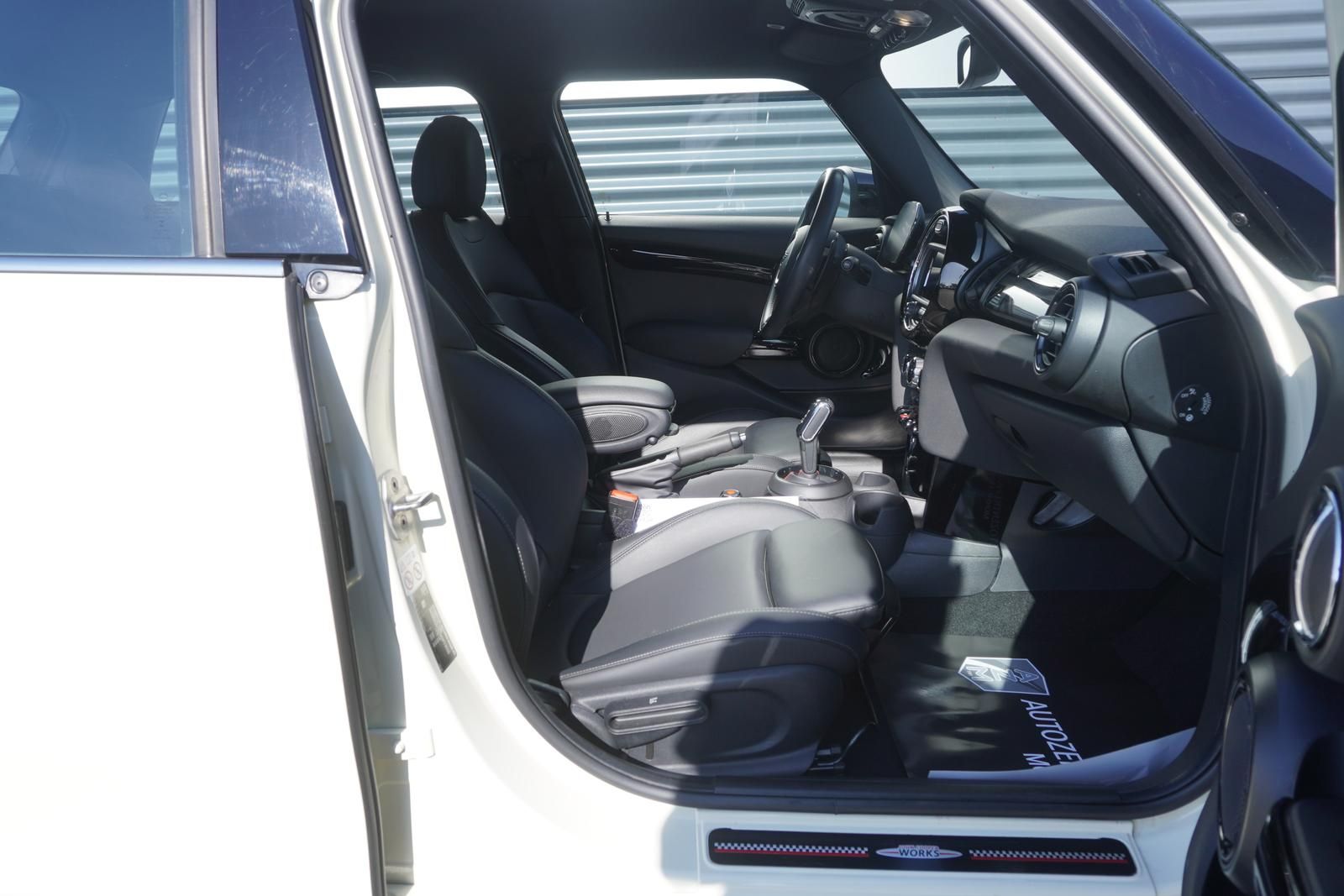 MINI COOPER S - Samsaru's Car Outlet