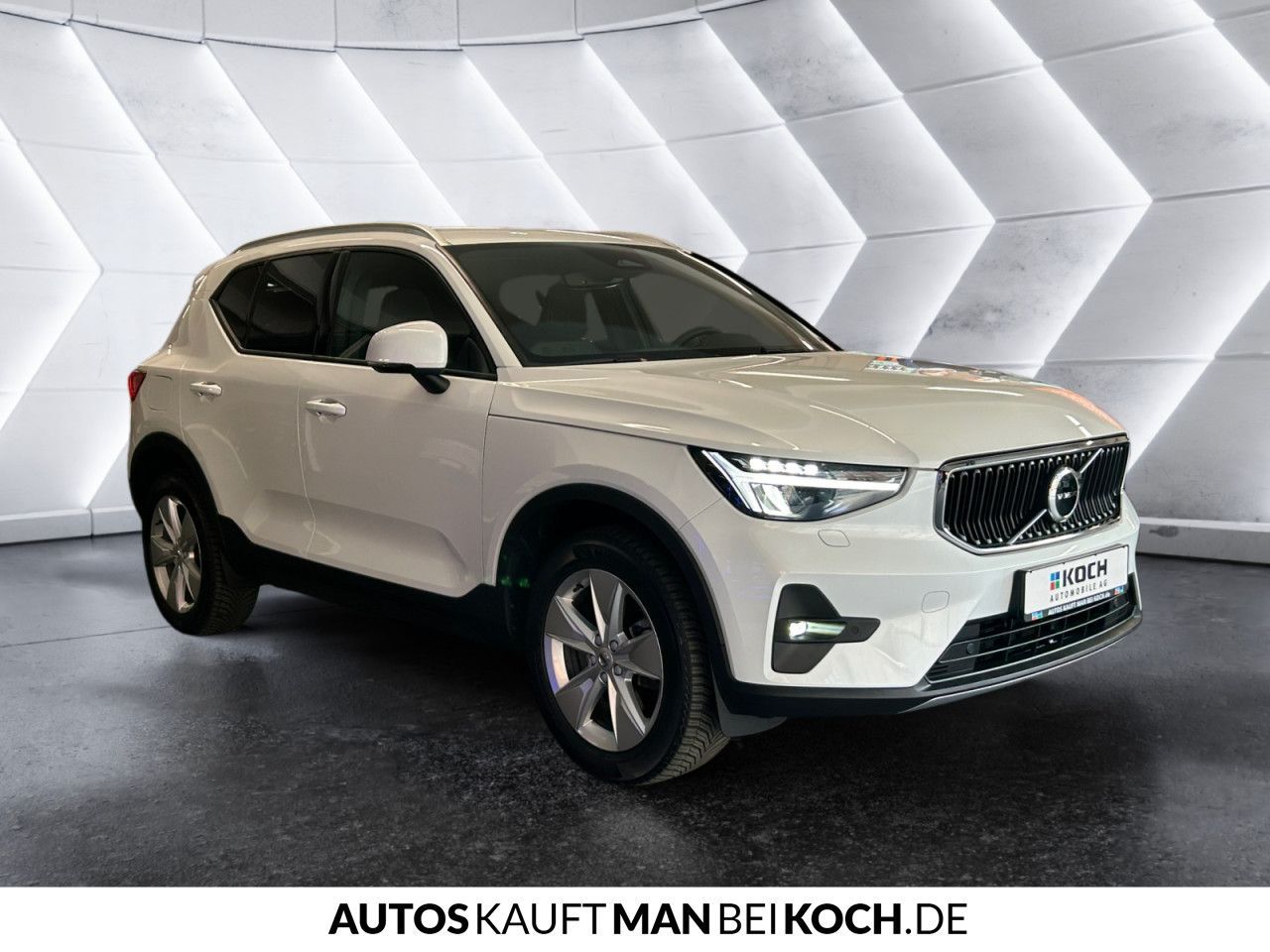 Volvo XC40 B3 DKG Core AHK LED SHZ/LHZ NAVI PDC/CAM!
